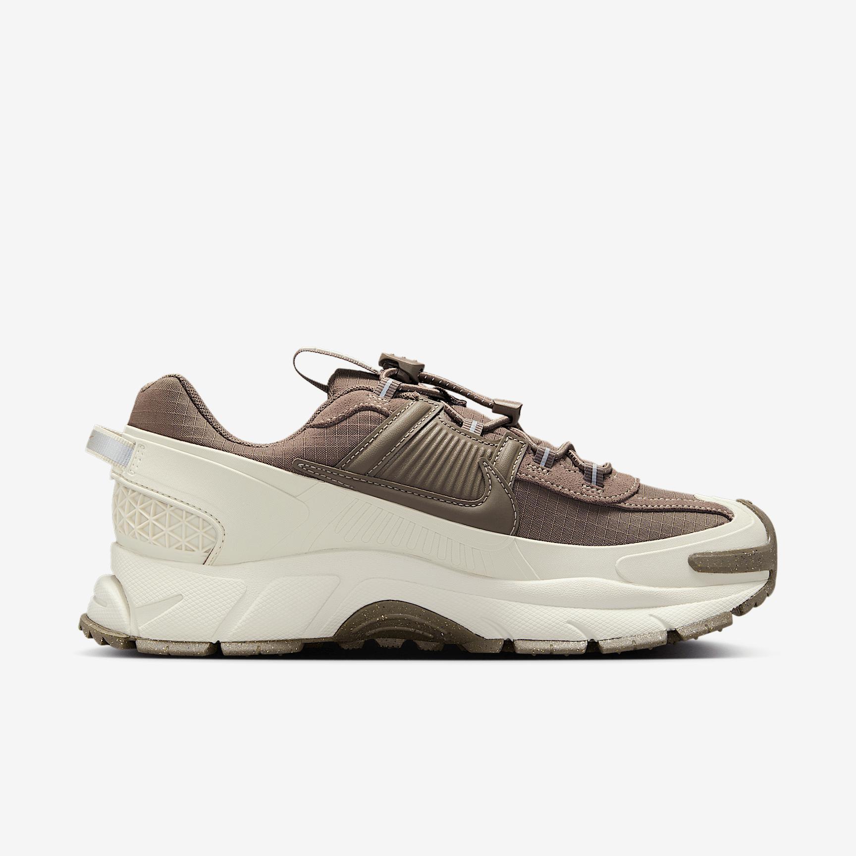 Nike Women's Zoom Vomero Roam Winterized Shoes Product Image