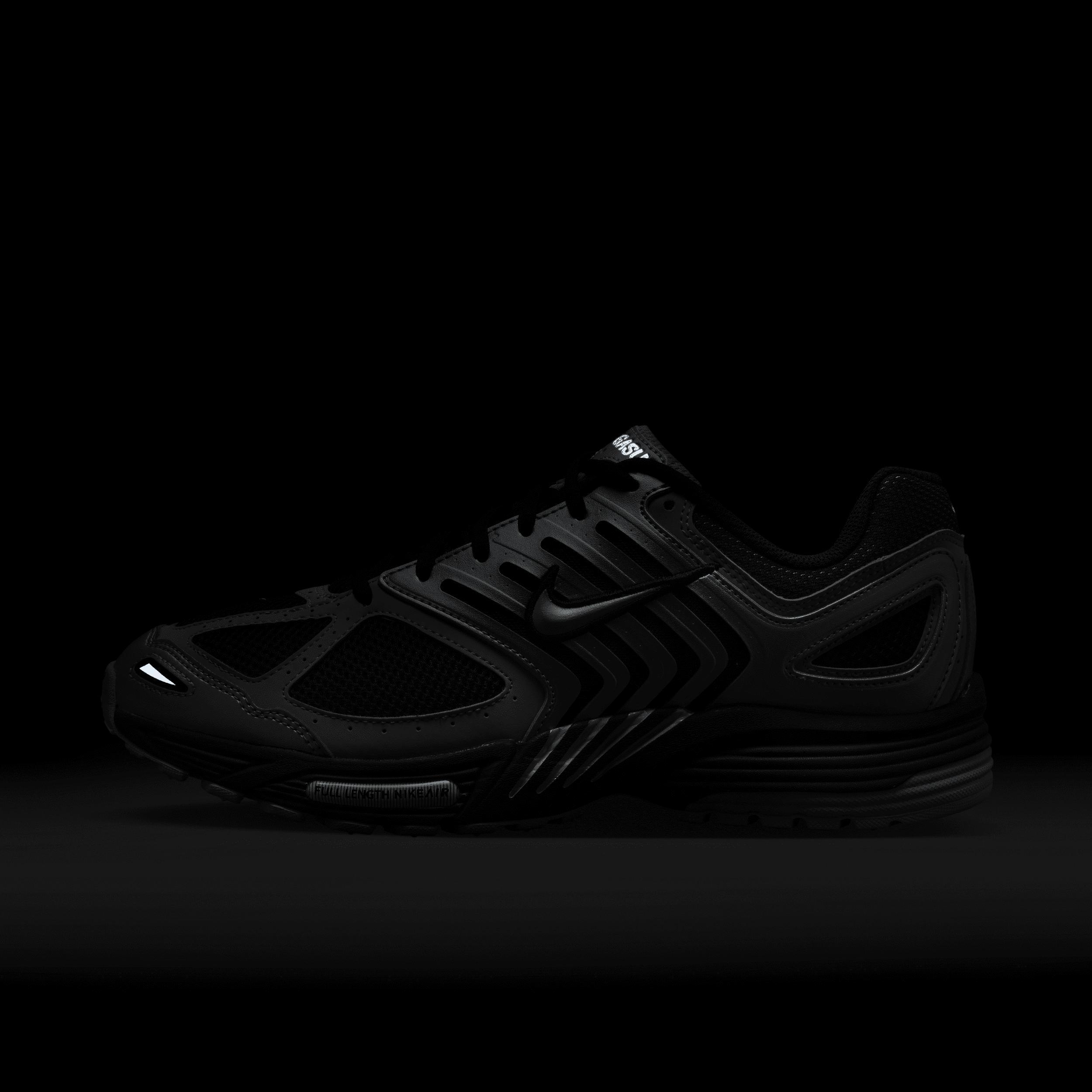 Nike Men's Air Pegasus 2005 Shoes Product Image