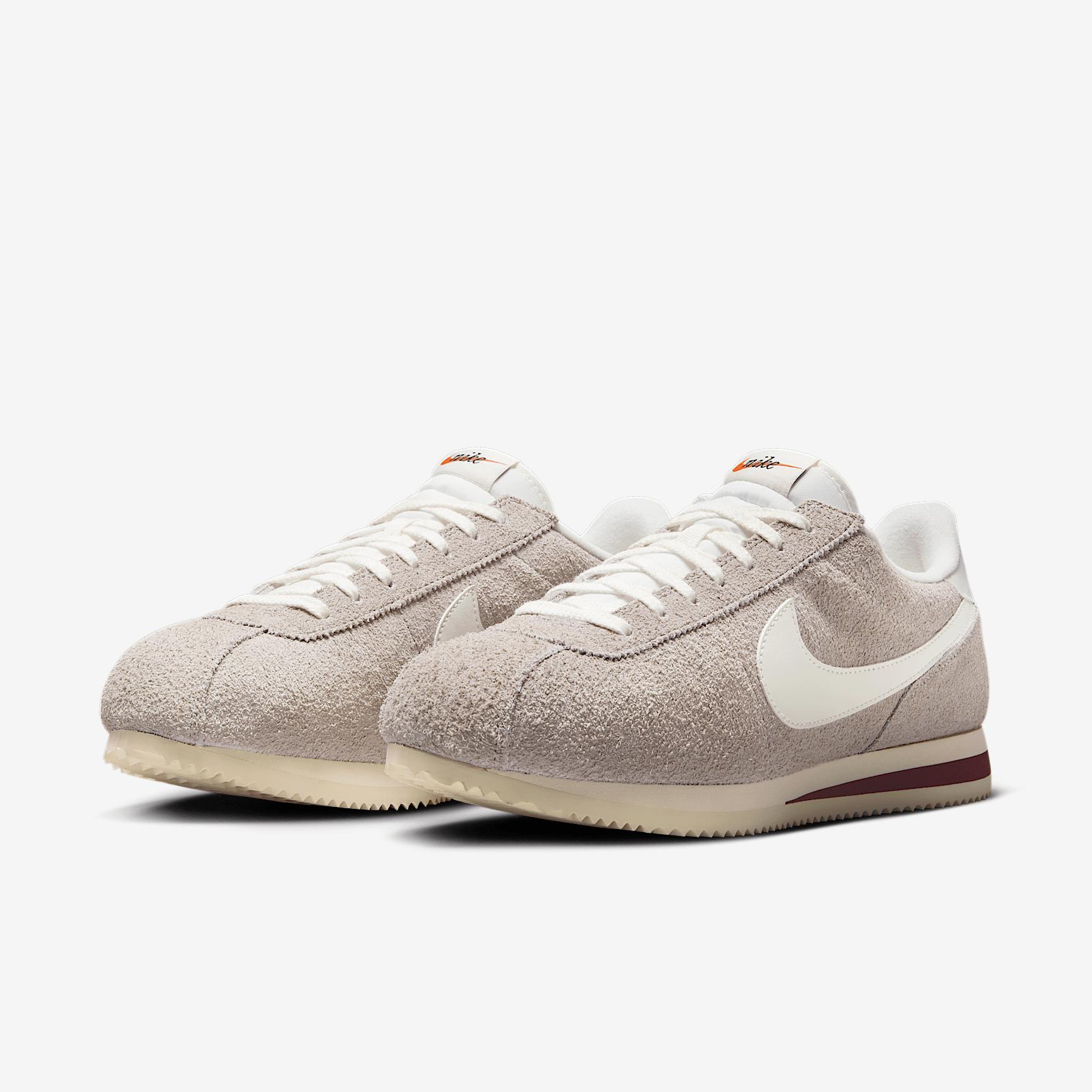 Nike Men's Cortez SE Suede Shoes Product Image