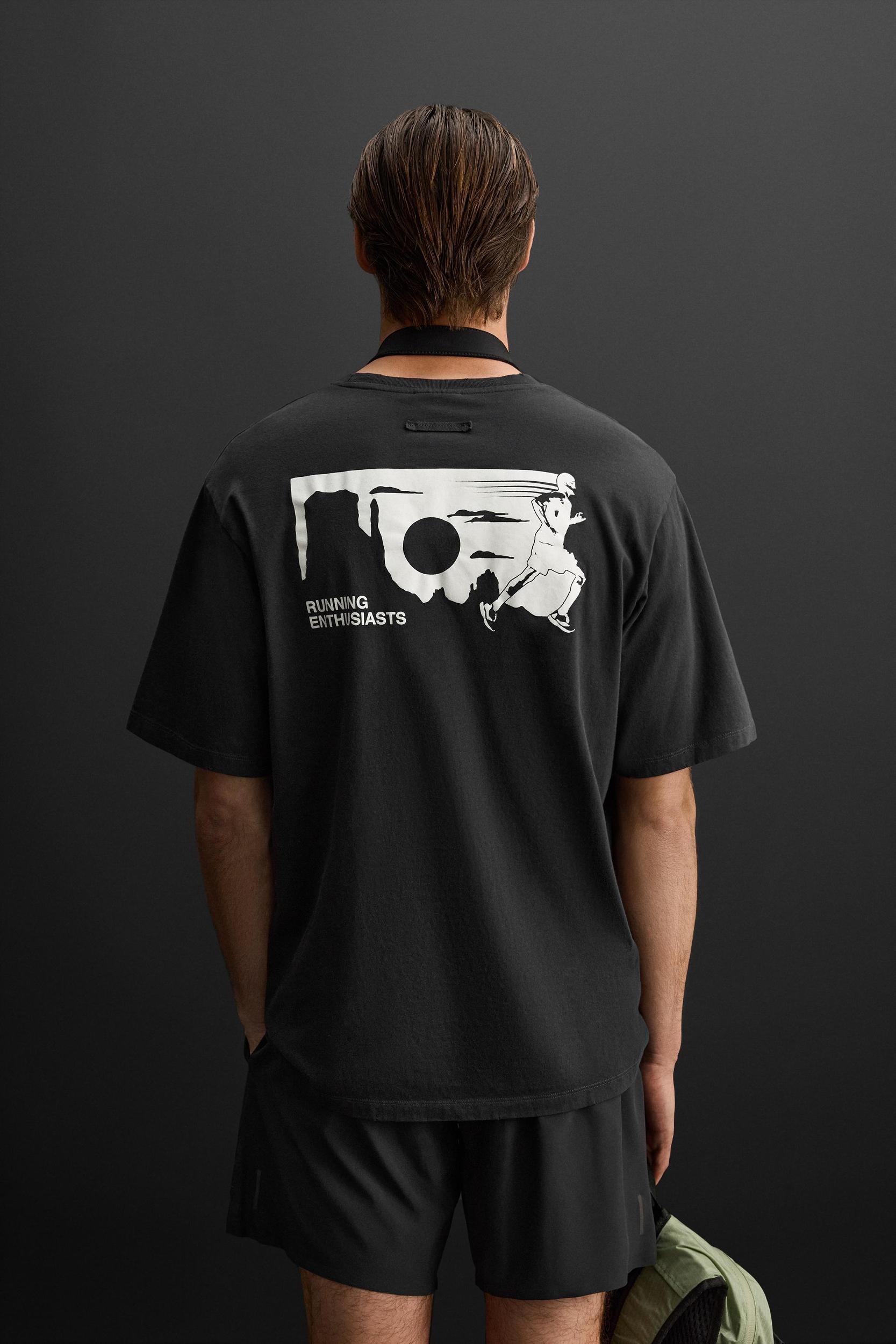 RELAXED FIT RUNNING PRINT T-SHIRT Product Image