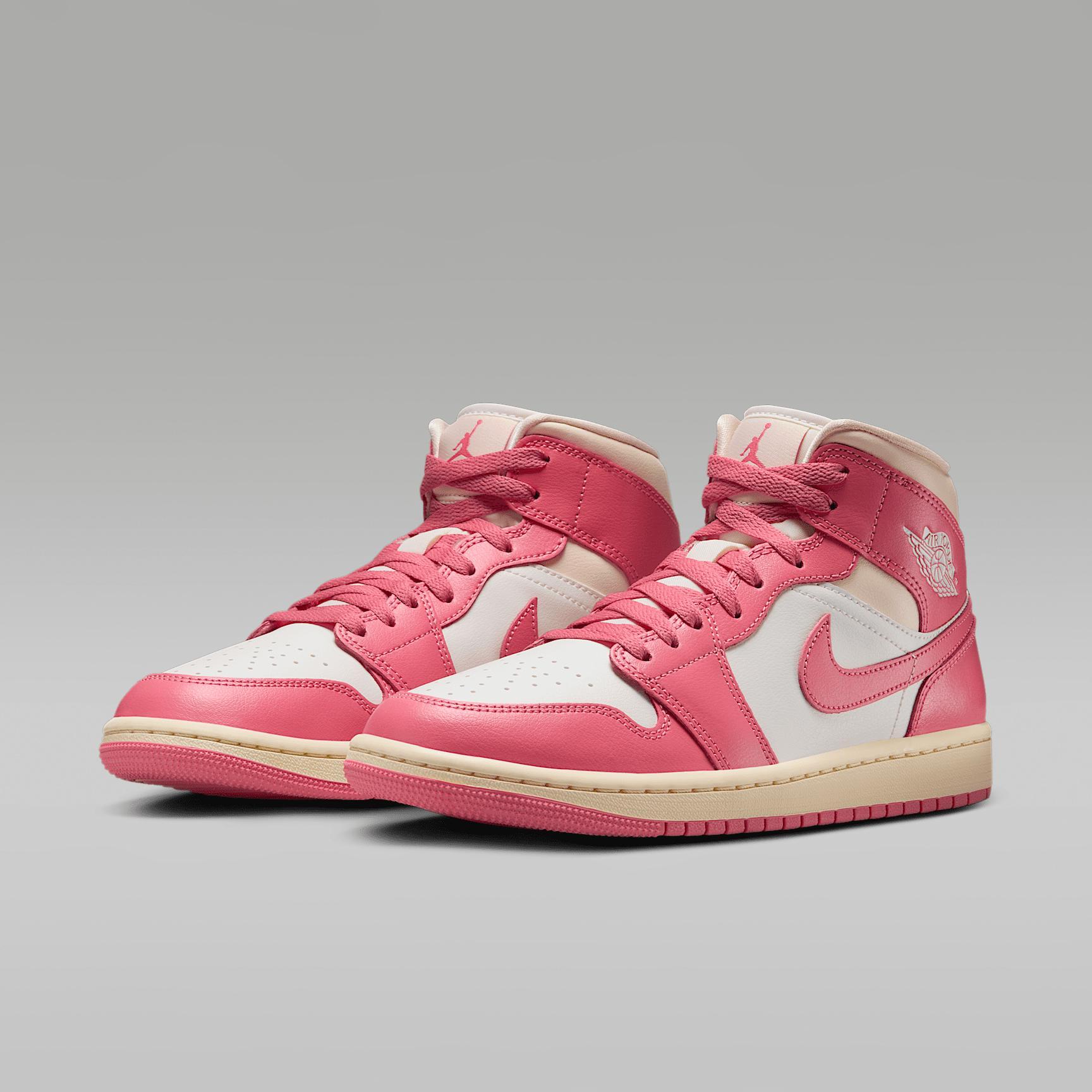 Women's Air Jordan 1 Mid Shoes Product Image