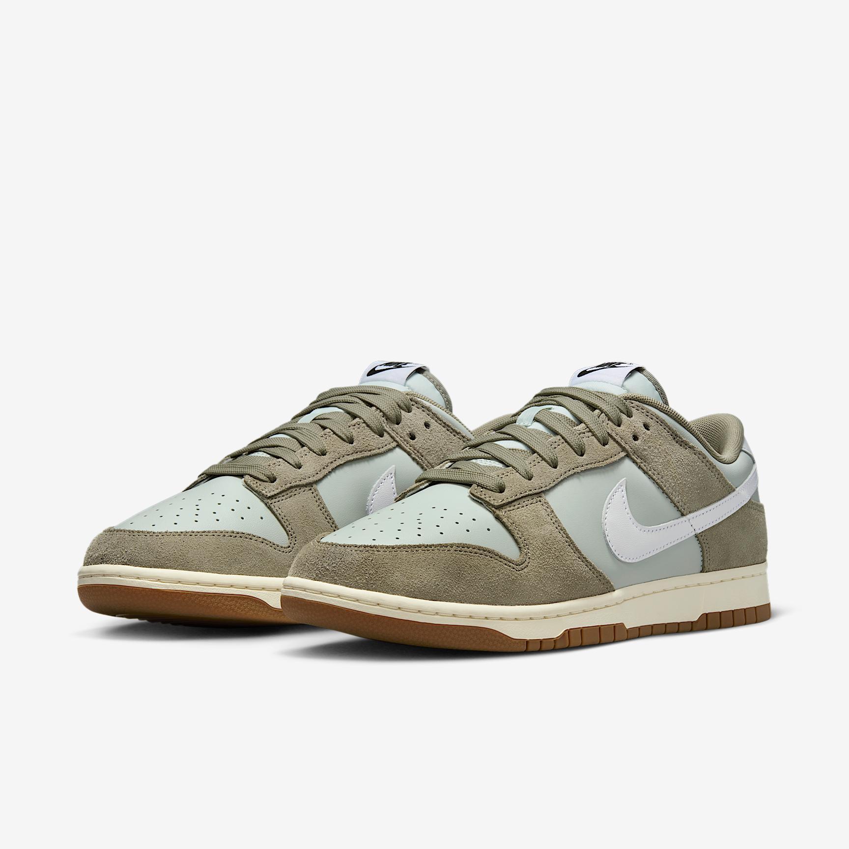 Nike Men's Dunk Low Retro SE Shoes Product Image