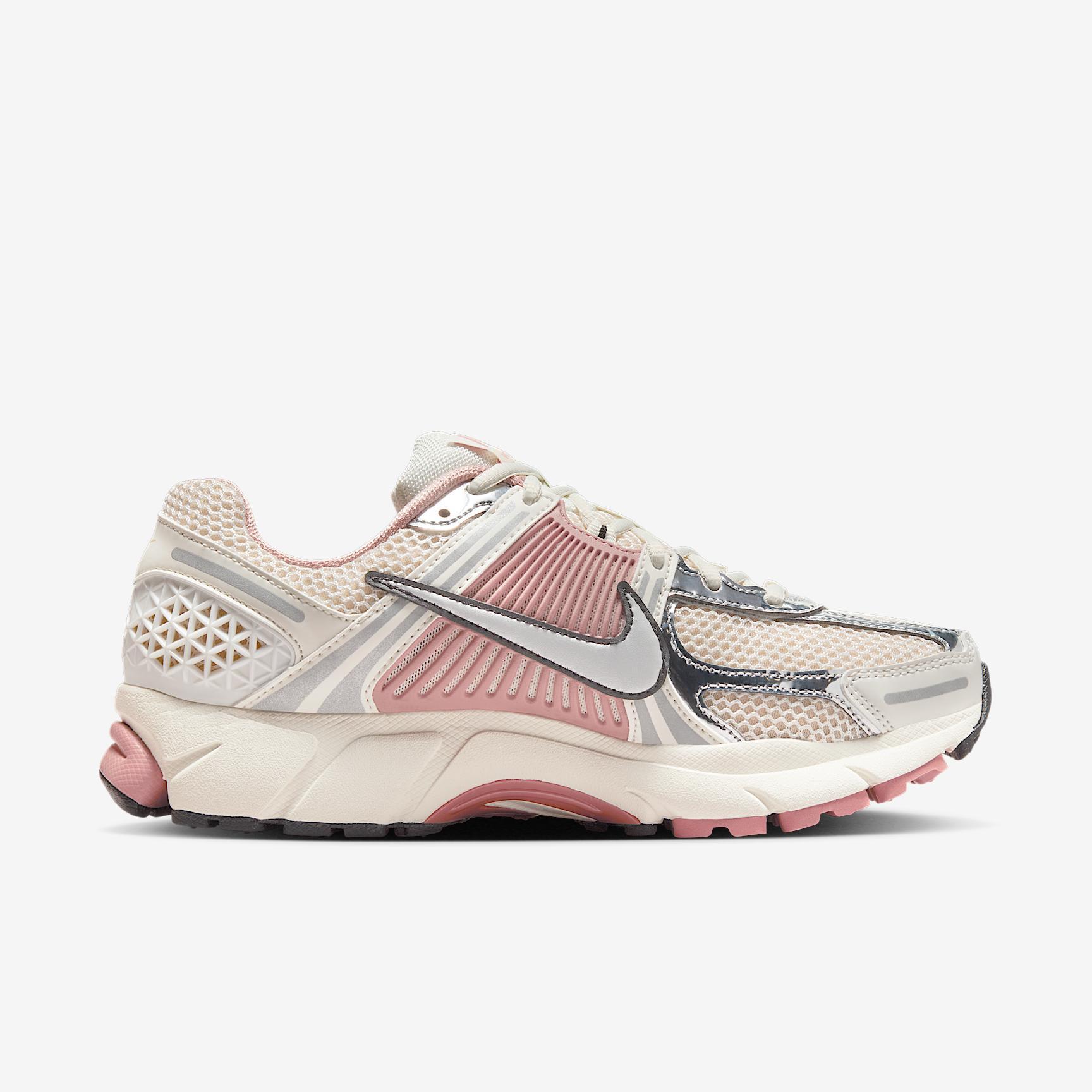 Nike Women's Zoom Vomero Shoes Product Image