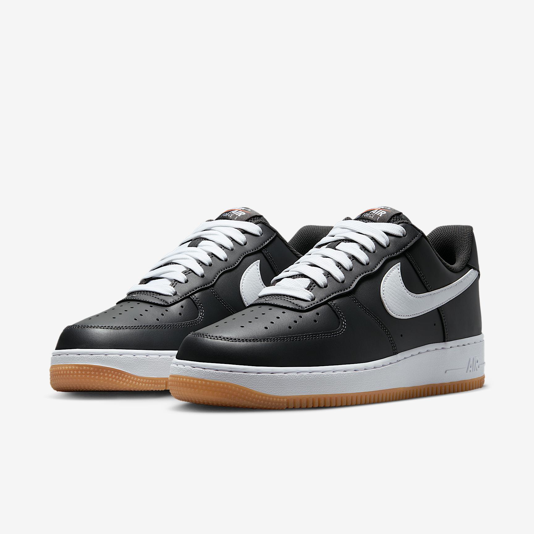 Nike Men's Air Force 1 '07 LV Shoes Product Image