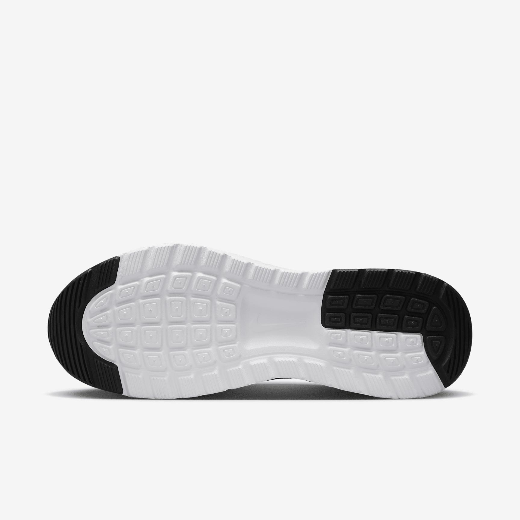 Nike Women's Air Max Nuaxis Shoes Product Image