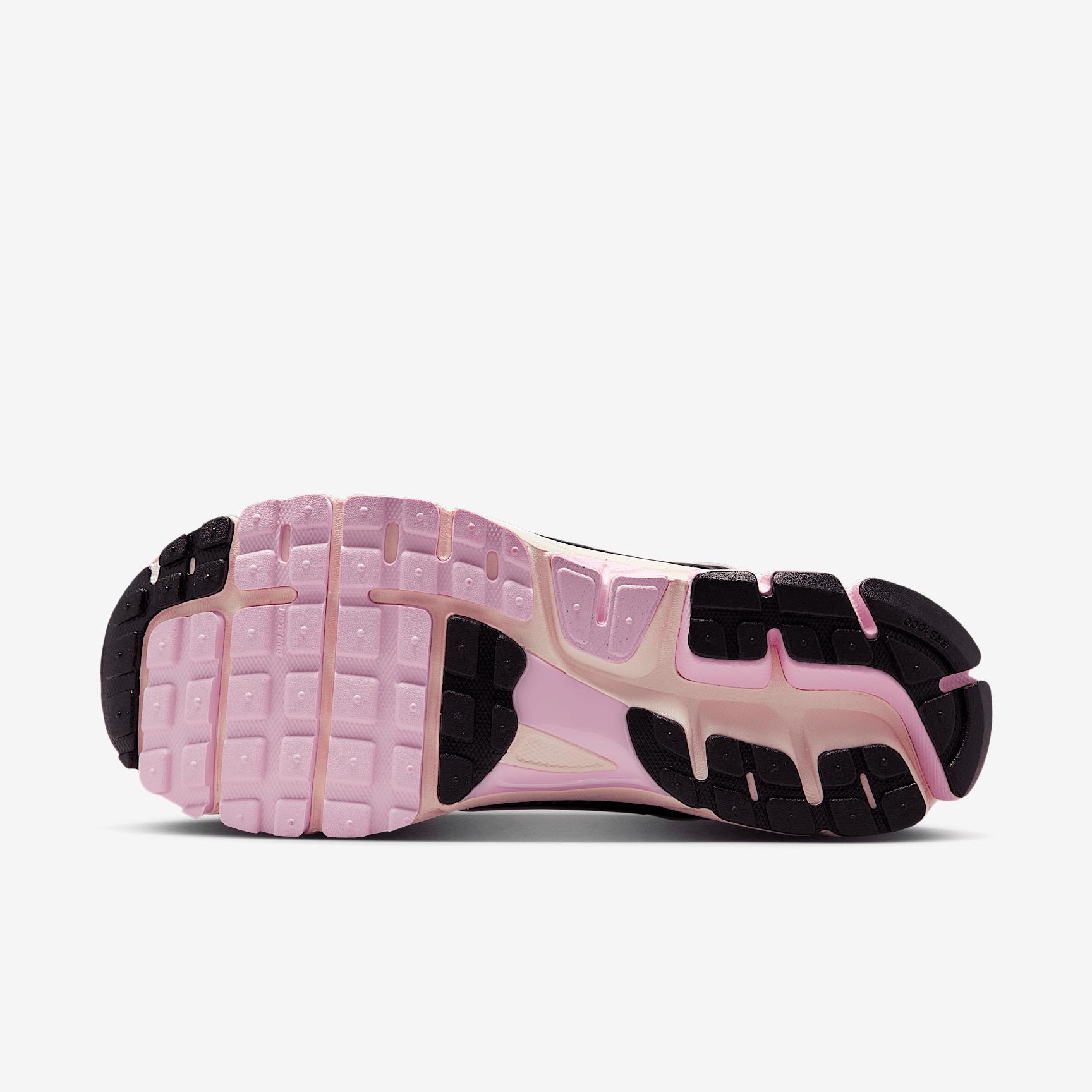 Nike Men's Zoom Vomero 5 Shoes Product Image