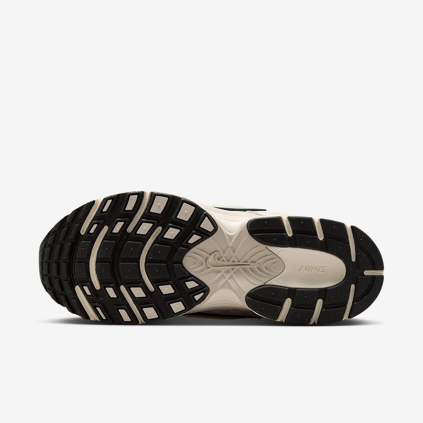 Nike Women's V5 RNR Shoes Product Image