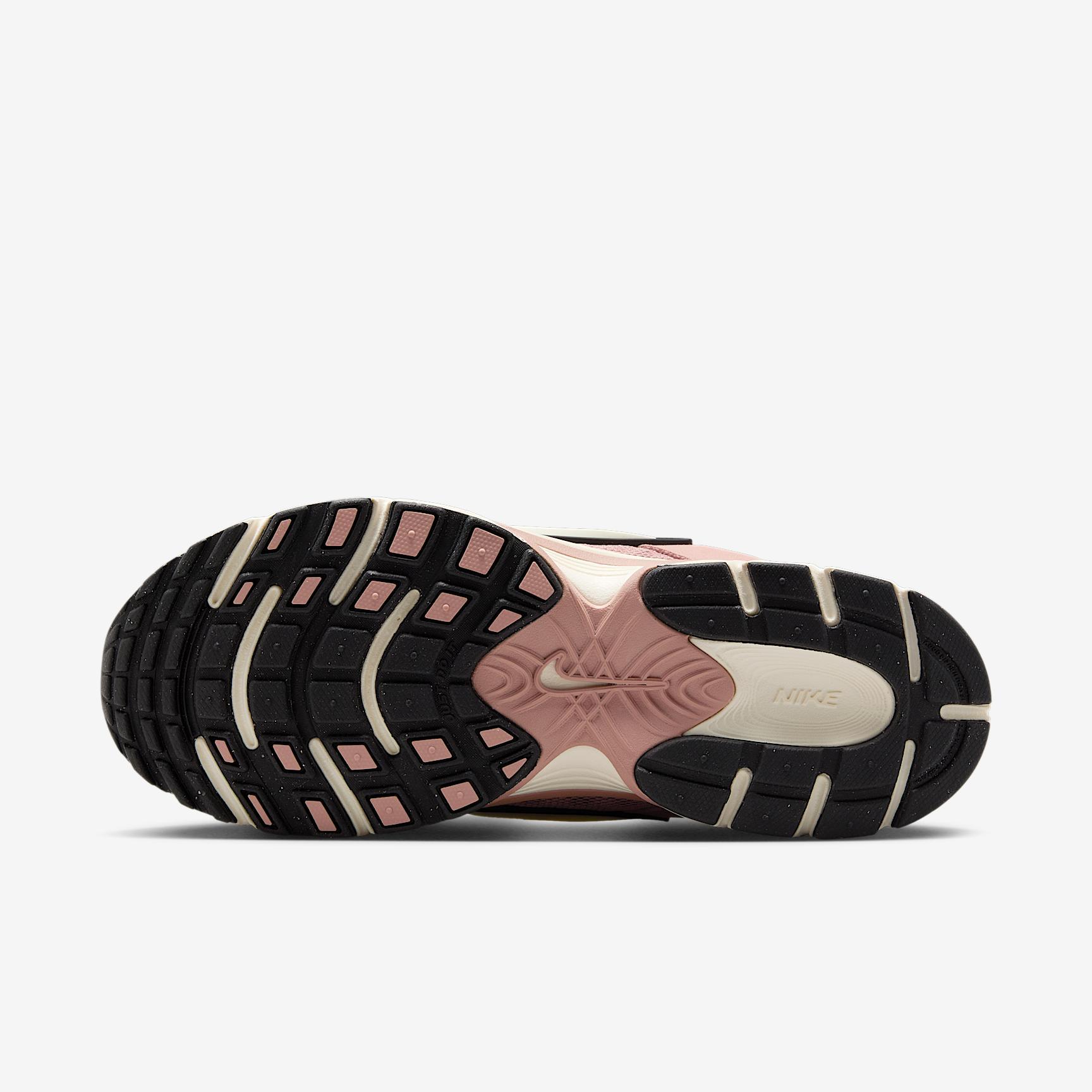 Nike Women's V5 RNR Shoes Product Image