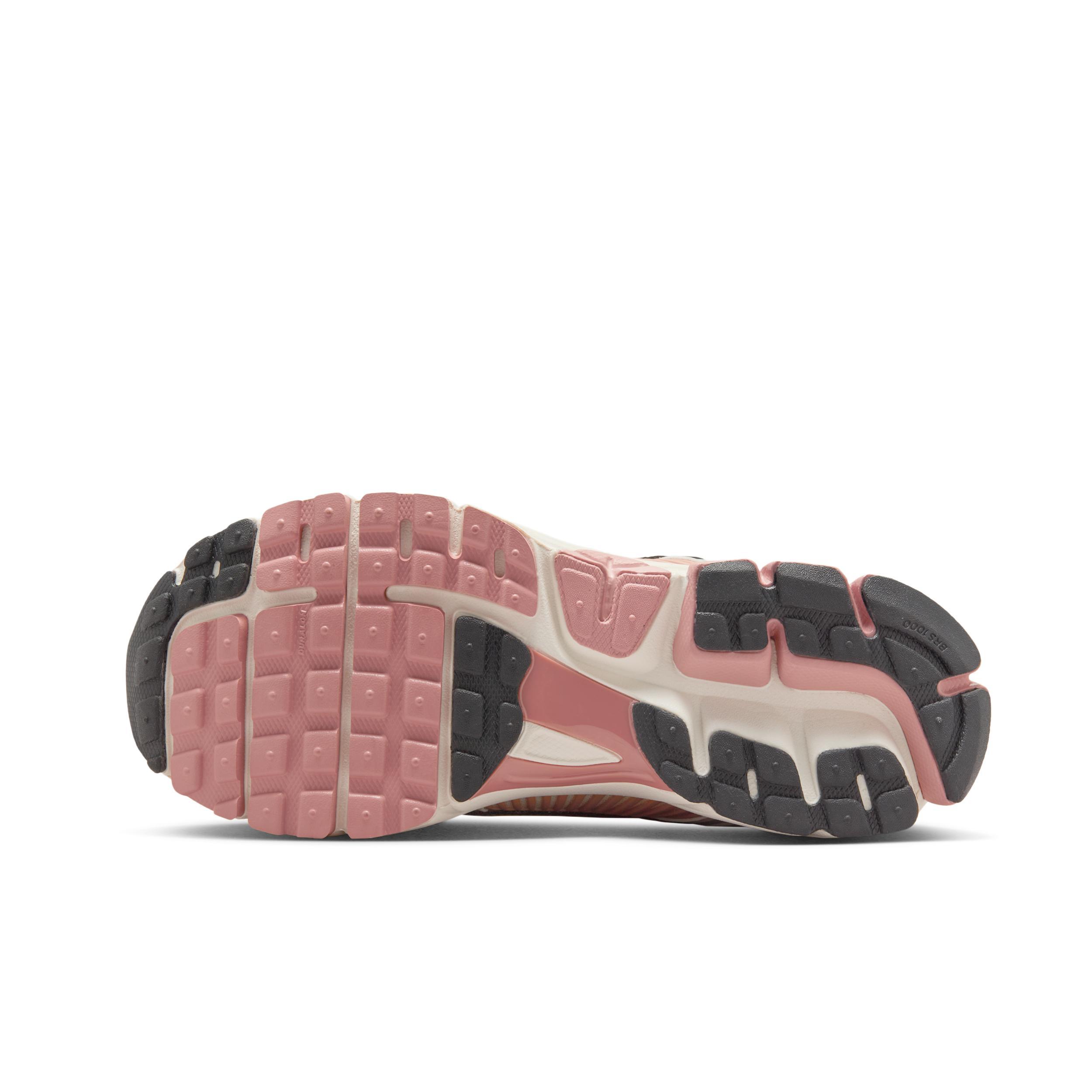 Nike Women's Zoom Vomero Shoes Product Image