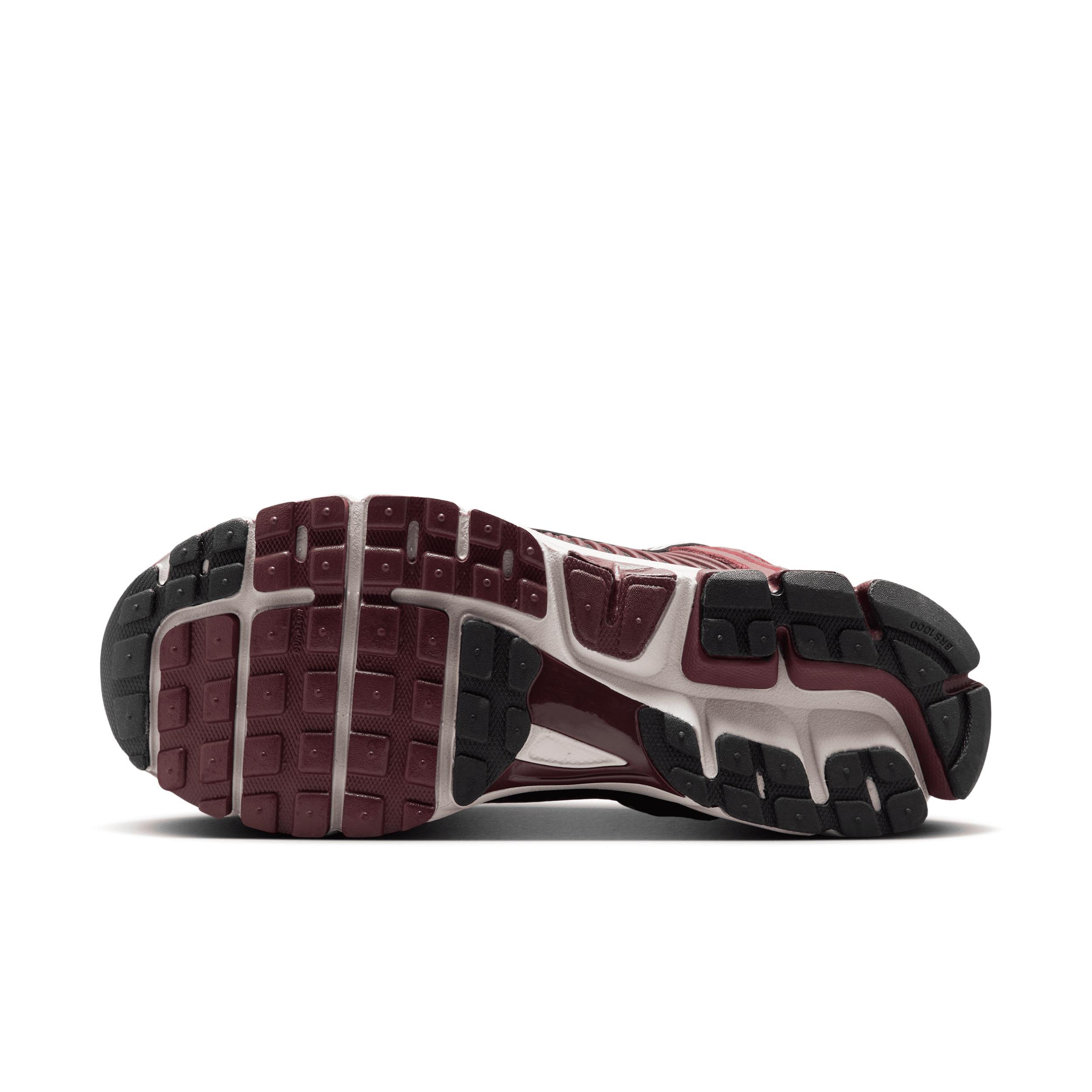 Nike Men's Zoom Vomero 5 Shoes Product Image