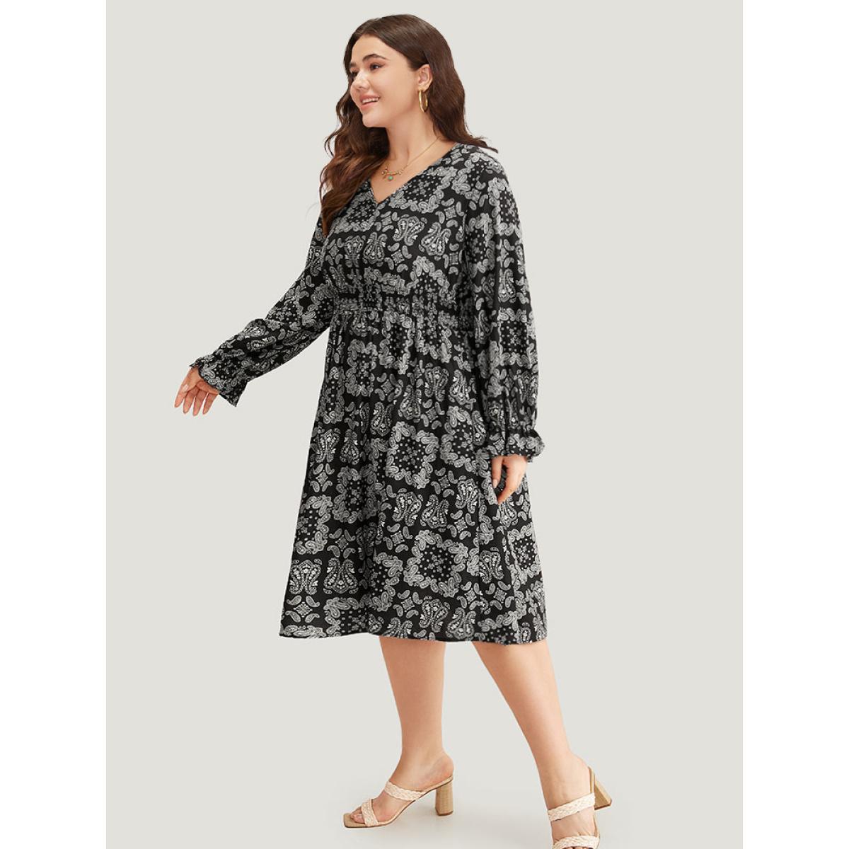 Plus Size Moroccan Print Shirred Pocket Dress Black Women Vacation Printed V-neck Long Sleeve Curvy Midi Dress BloomChic 26/4X Product Image