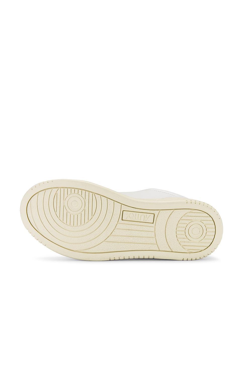 01 Low Sneaker Autry Product Image