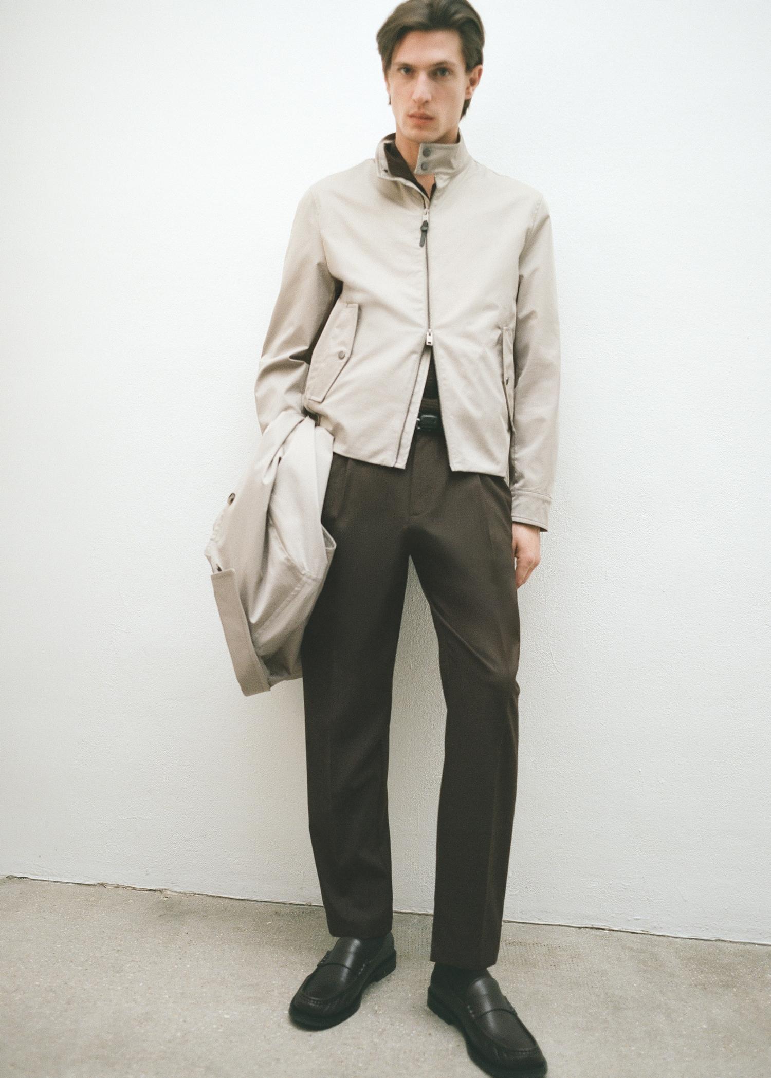 Slim-fit pleated cool wool pants - Men | MANGO USA Product Image