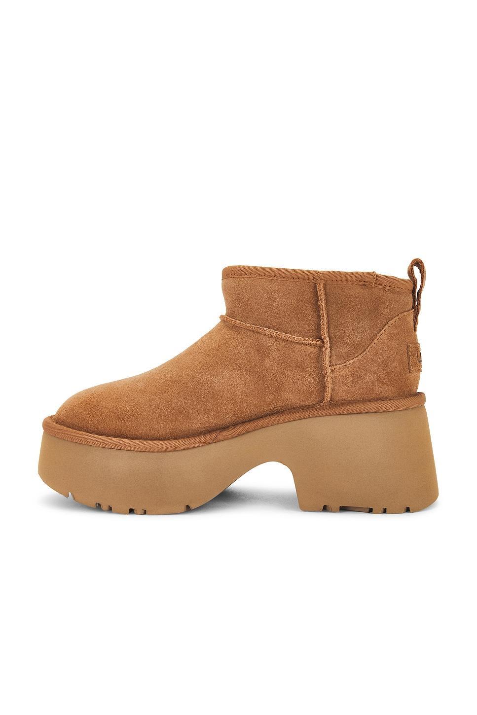 Classic Ultra Mini New Heights Boot UGG Product Image