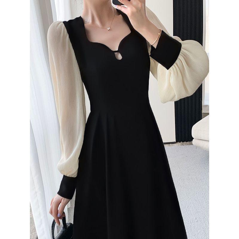 Puff-Sleeve Two Tone Midi A-Line Dress Product Image