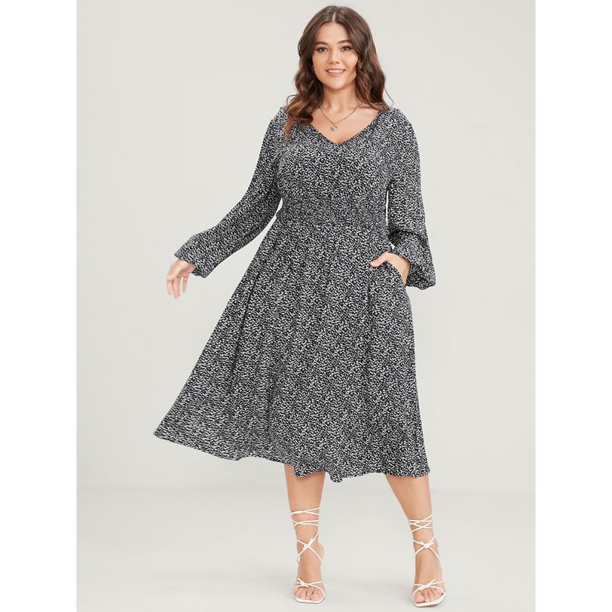 Plus Size Geometric Pocket Lantern Sleeve Shirred Midi Dress Midnight Women Elegant Elastic Waist V-neck Long Sleeve Curvy Midi Dress BloomChic 12/L Product Image