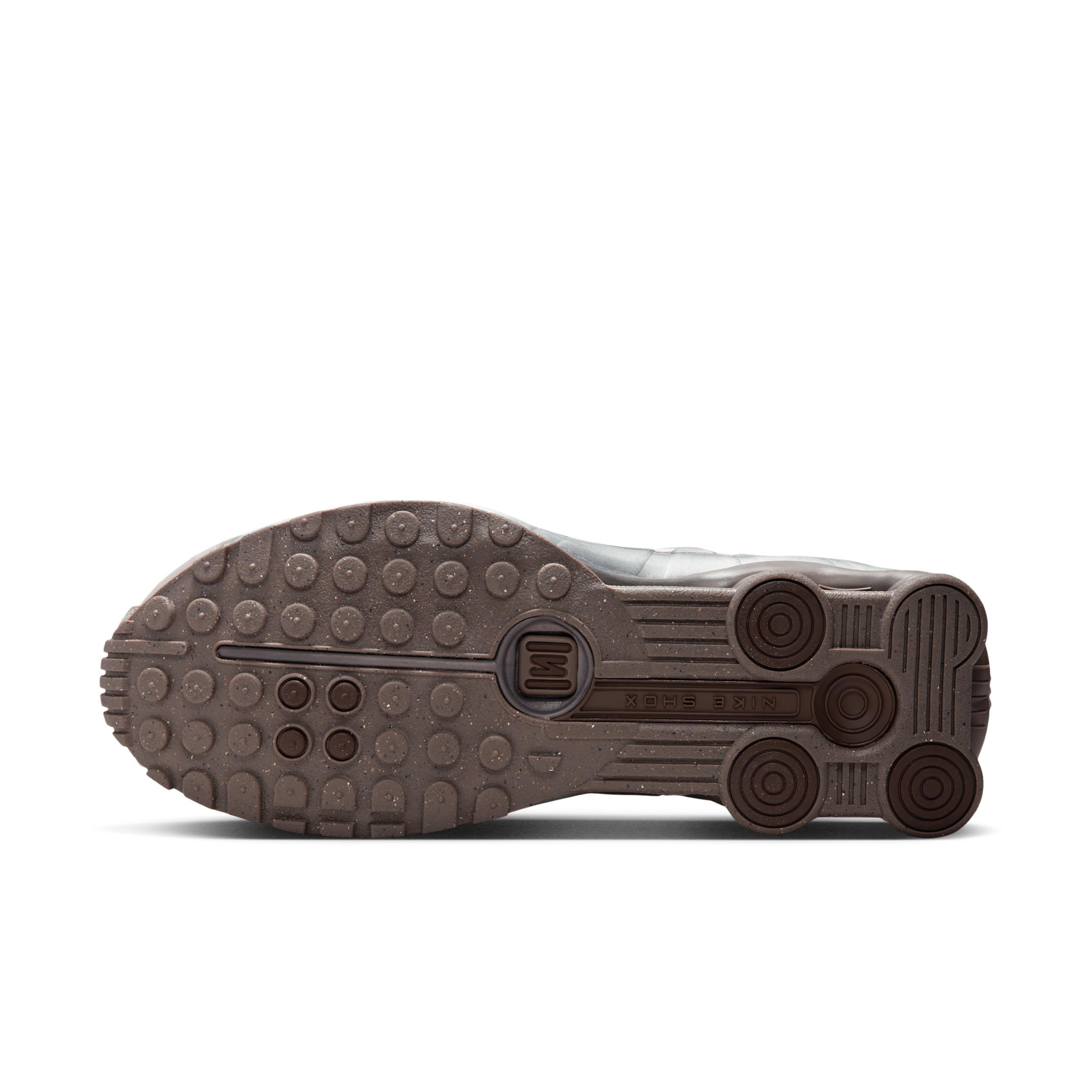 Nike Men's Shox R4 Shoes Product Image