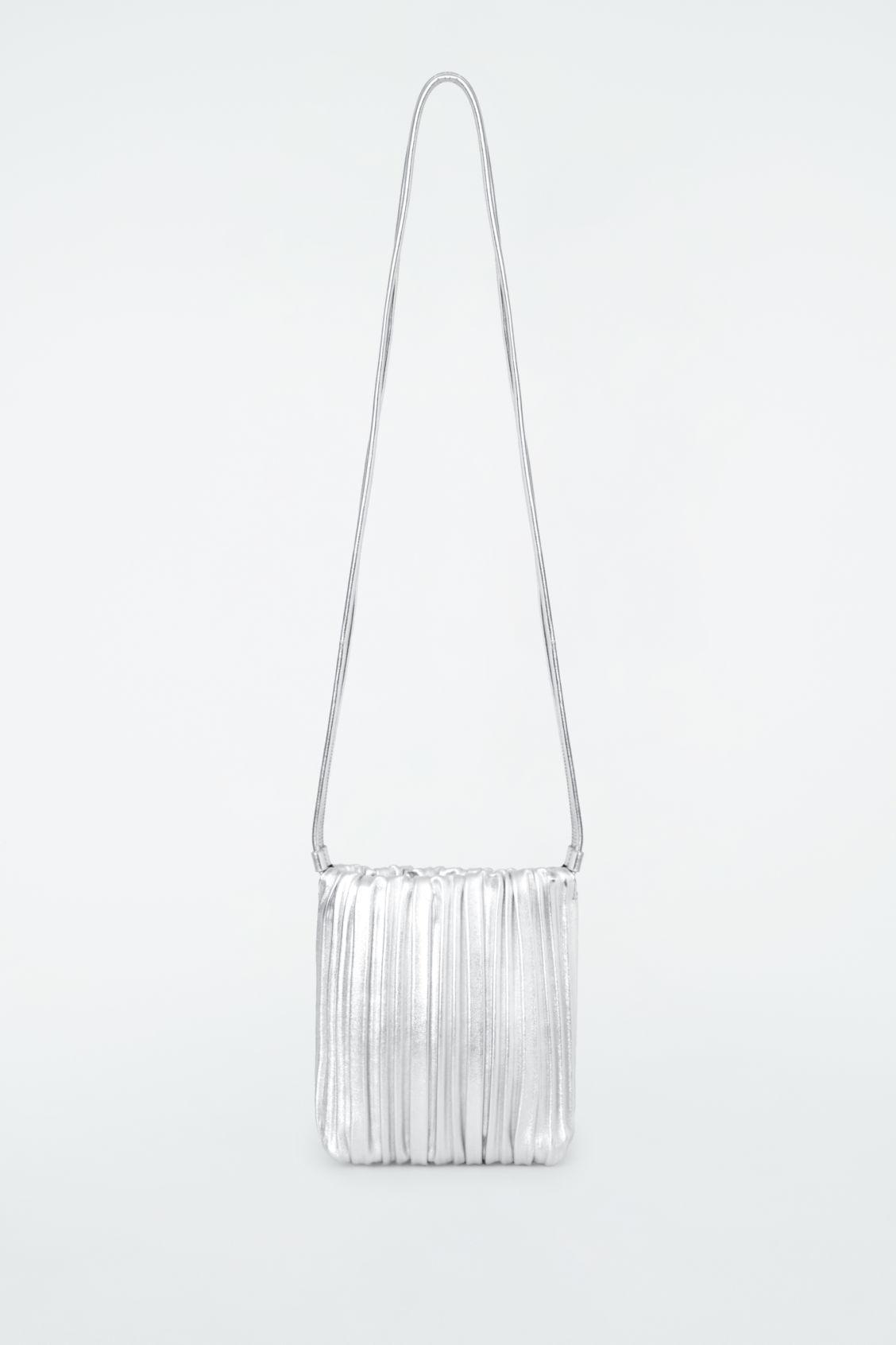 SCALLOP CROSSBODY BAG - LEATHER Product Image