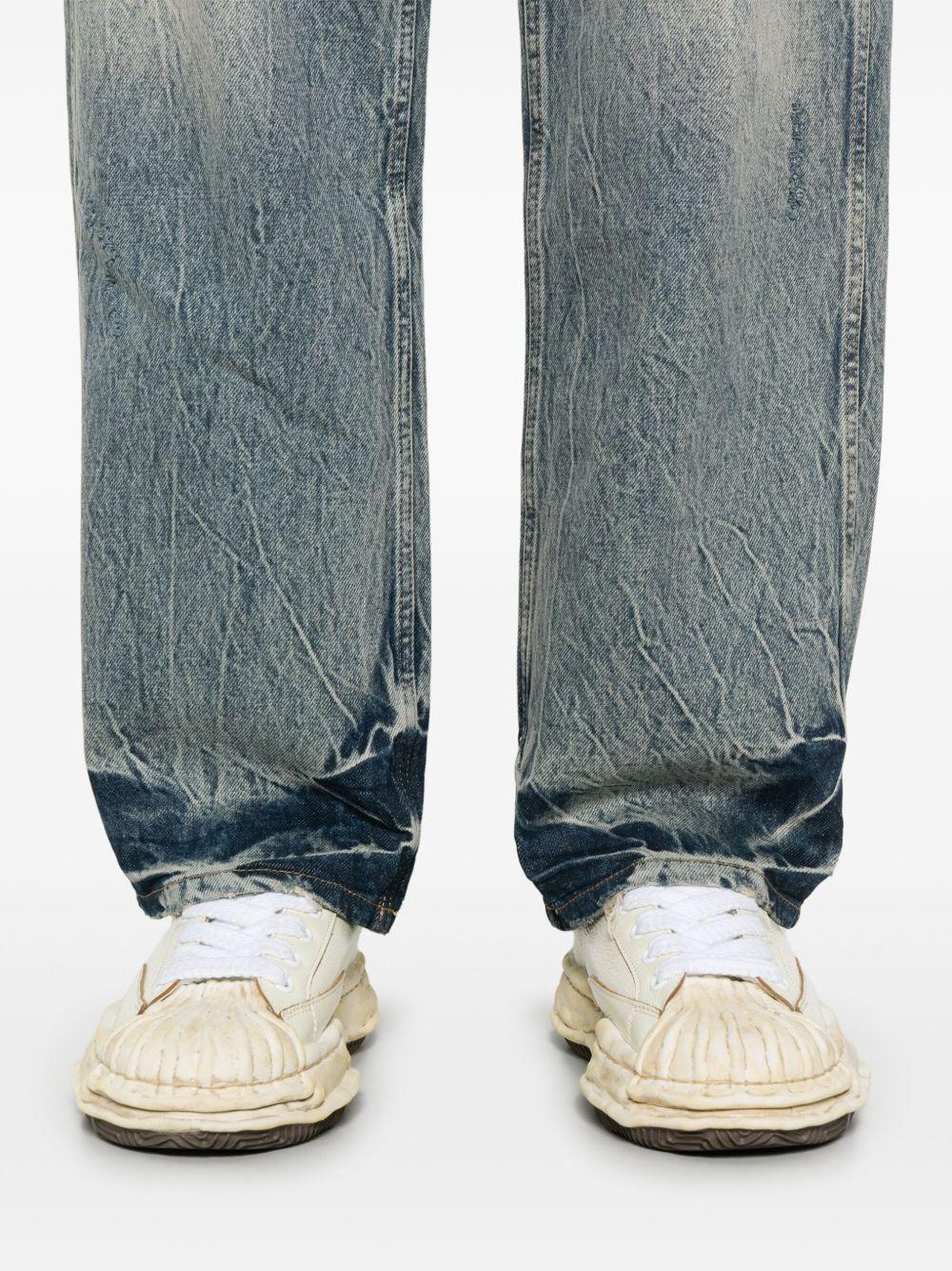 R3 distressed jeans  Product Image