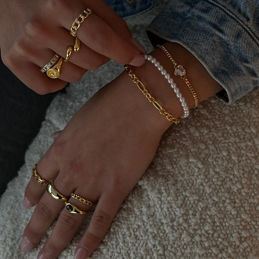 Girly Pearly Bracelet Product Image