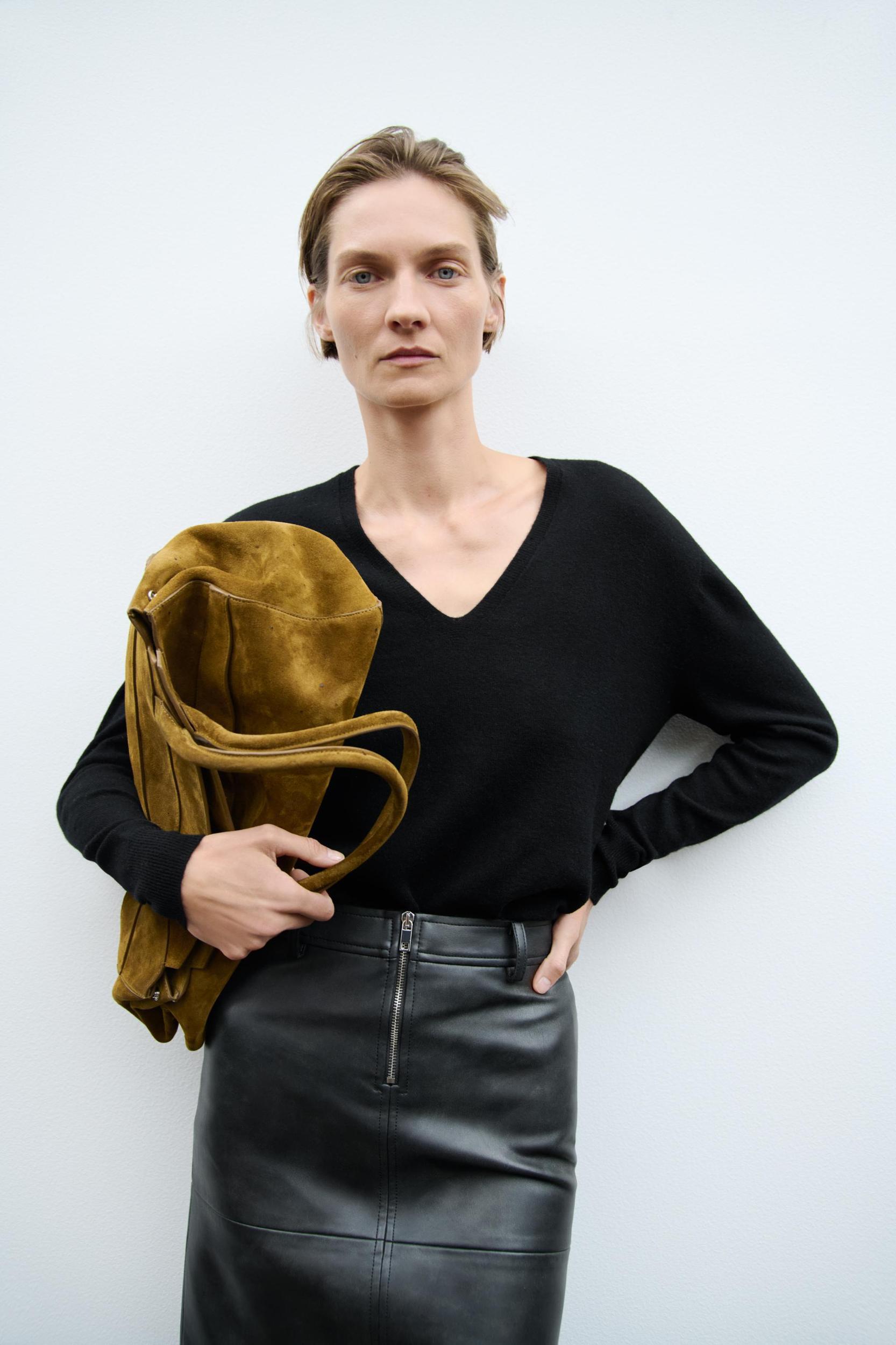 100% WOOL EXTRA SOFT SWEATER Product Image