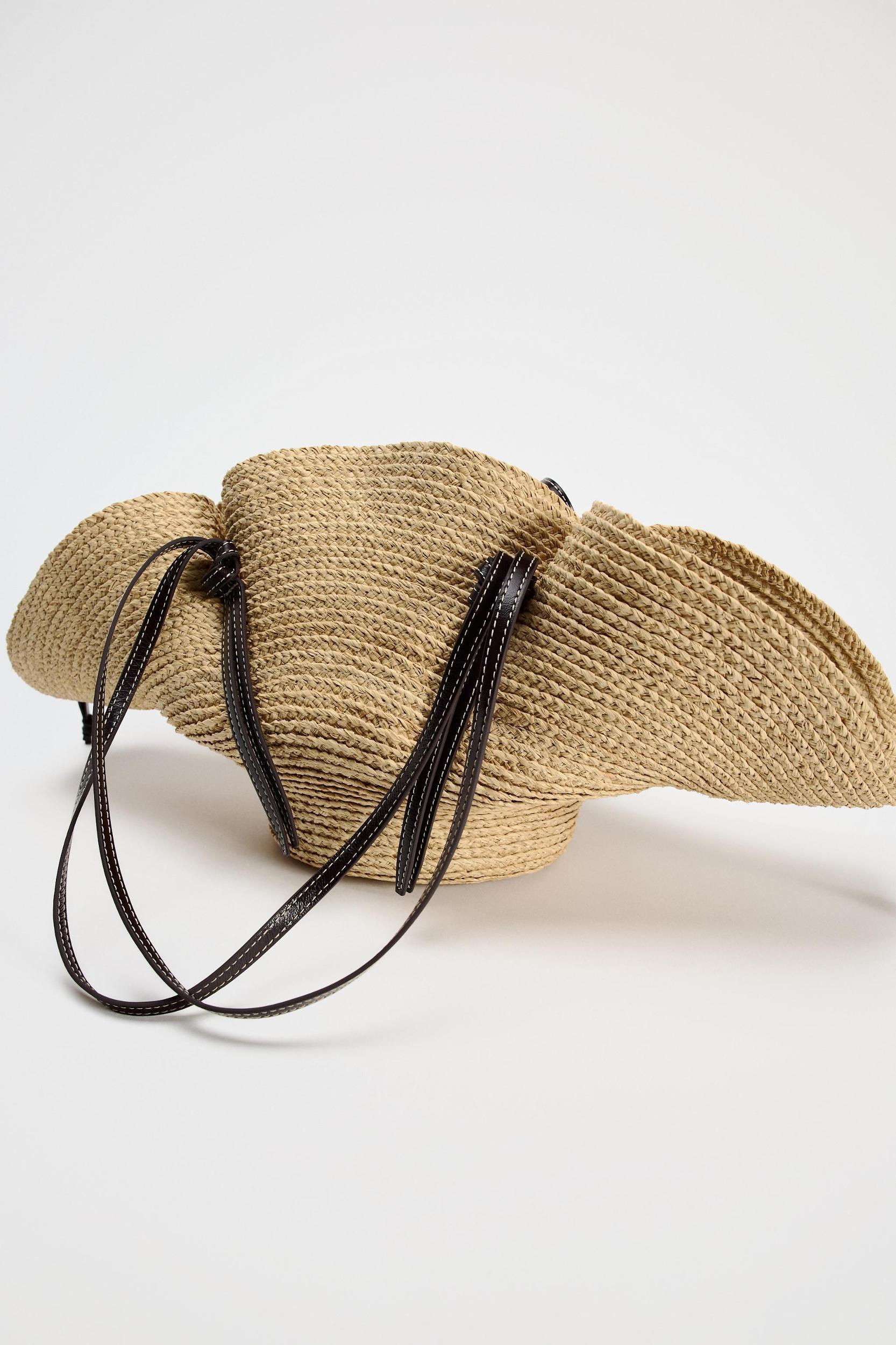 MID-SIZED BASKET BAG Product Image