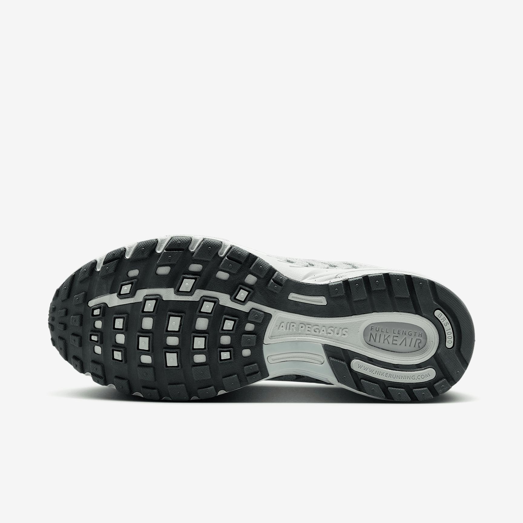Nike Women's Air Pegasus 2005 Shoes Product Image