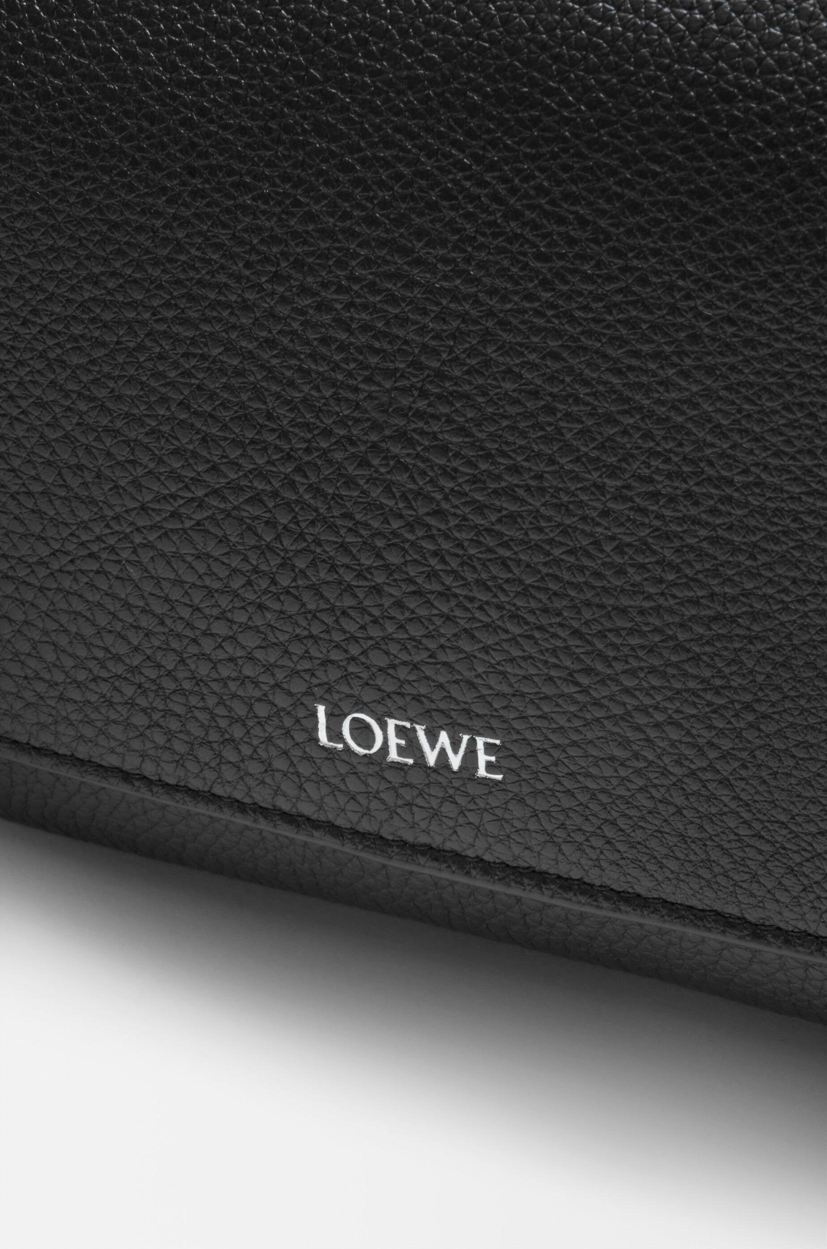 Small Pebble messenger bag in supple grained calfskin Product Image