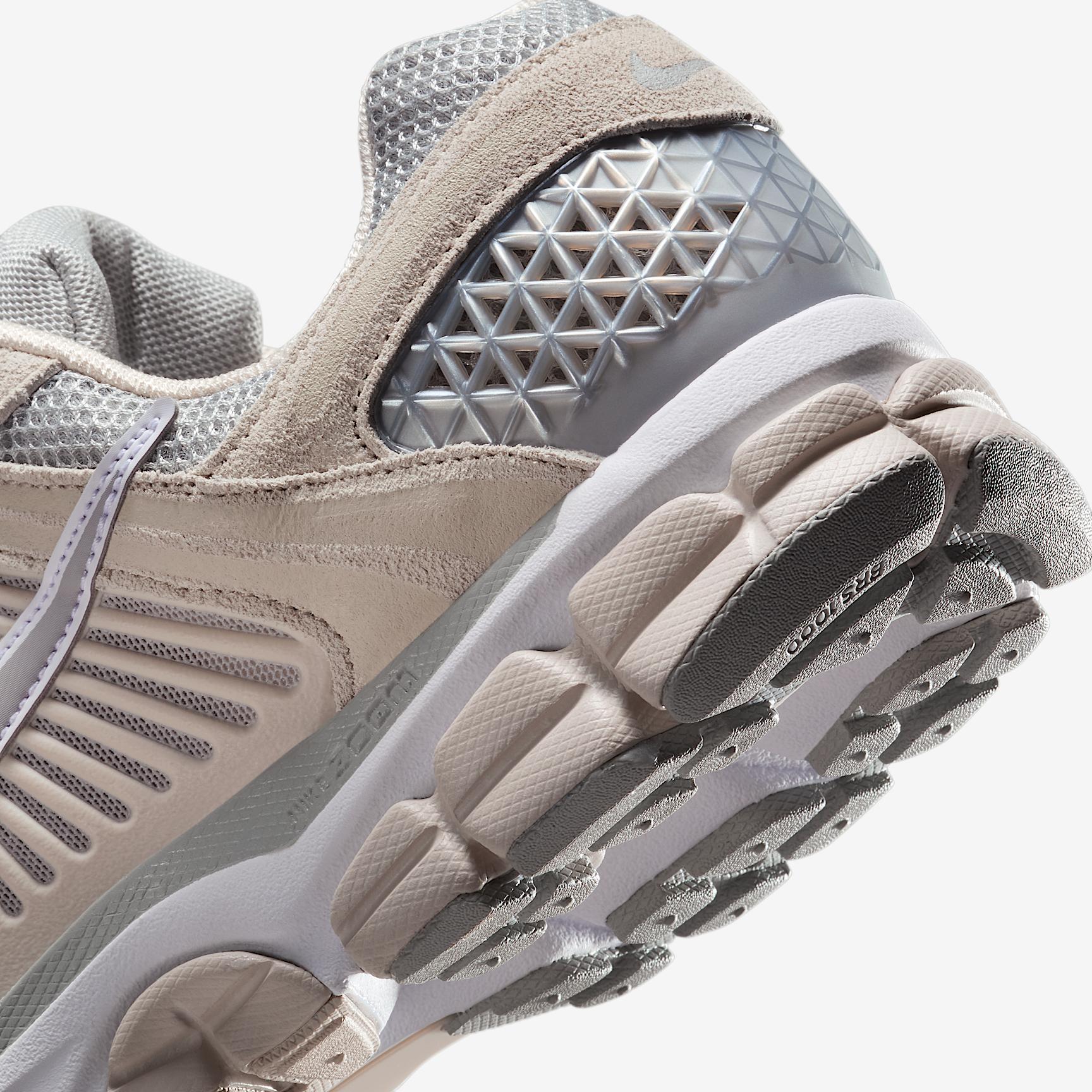 Nike Men's Zoom Vomero 5 Shoes Product Image