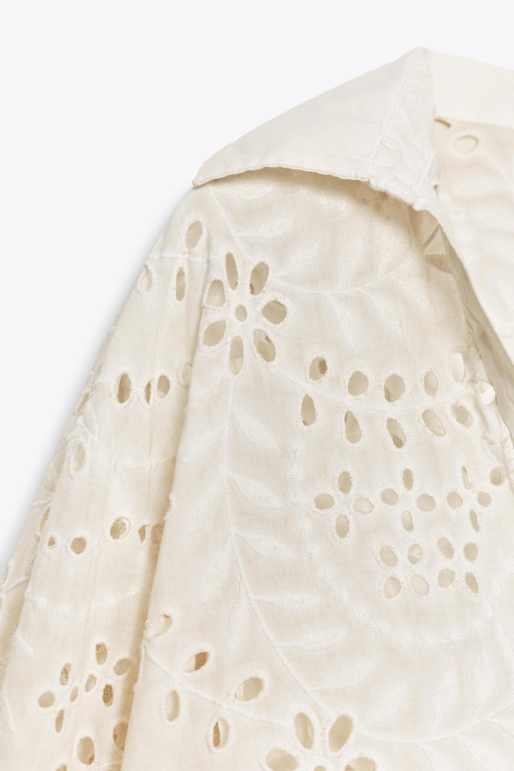 ZW COLLECTION PERFORATED EMBROIDERY BERMUDA SHORTS Product Image