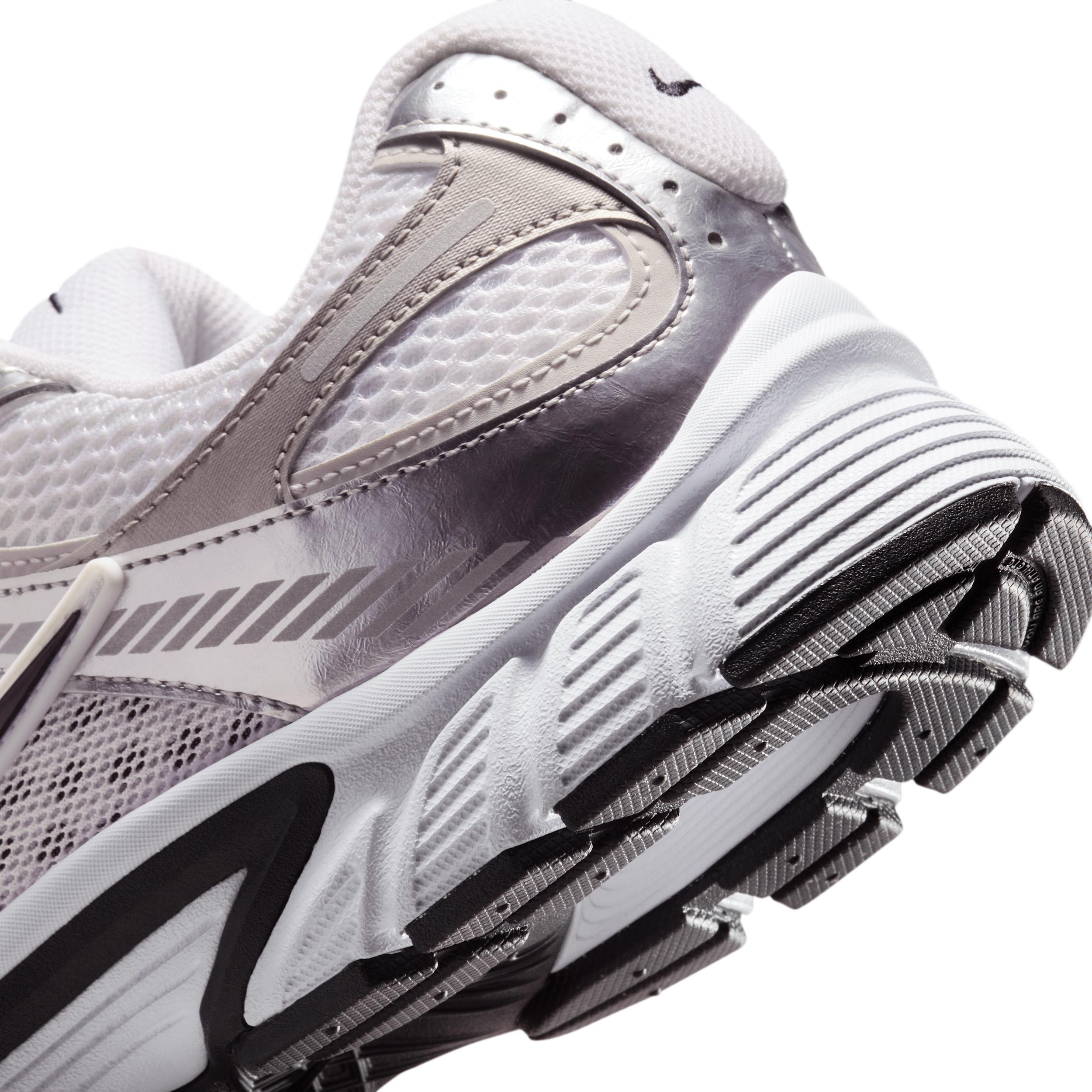 Nike Men's V5 RNR Shoes Product Image