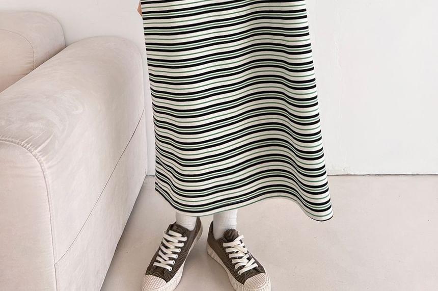 Long-Sleeve Striped Loose-Fit Midi Dress Product Image