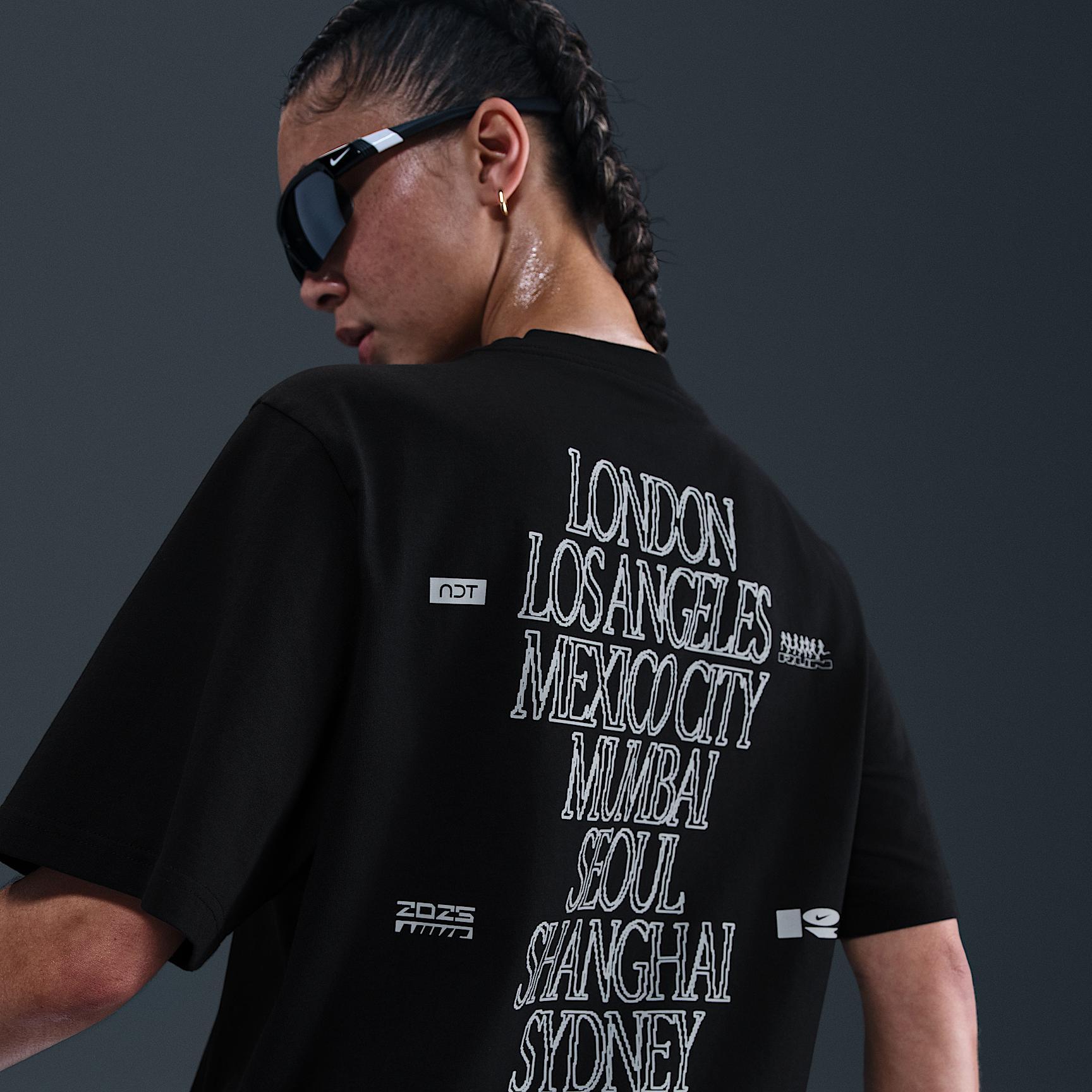 Nike After Dark Tour Women's Loose Short-Sleeve T-Shirt Product Image