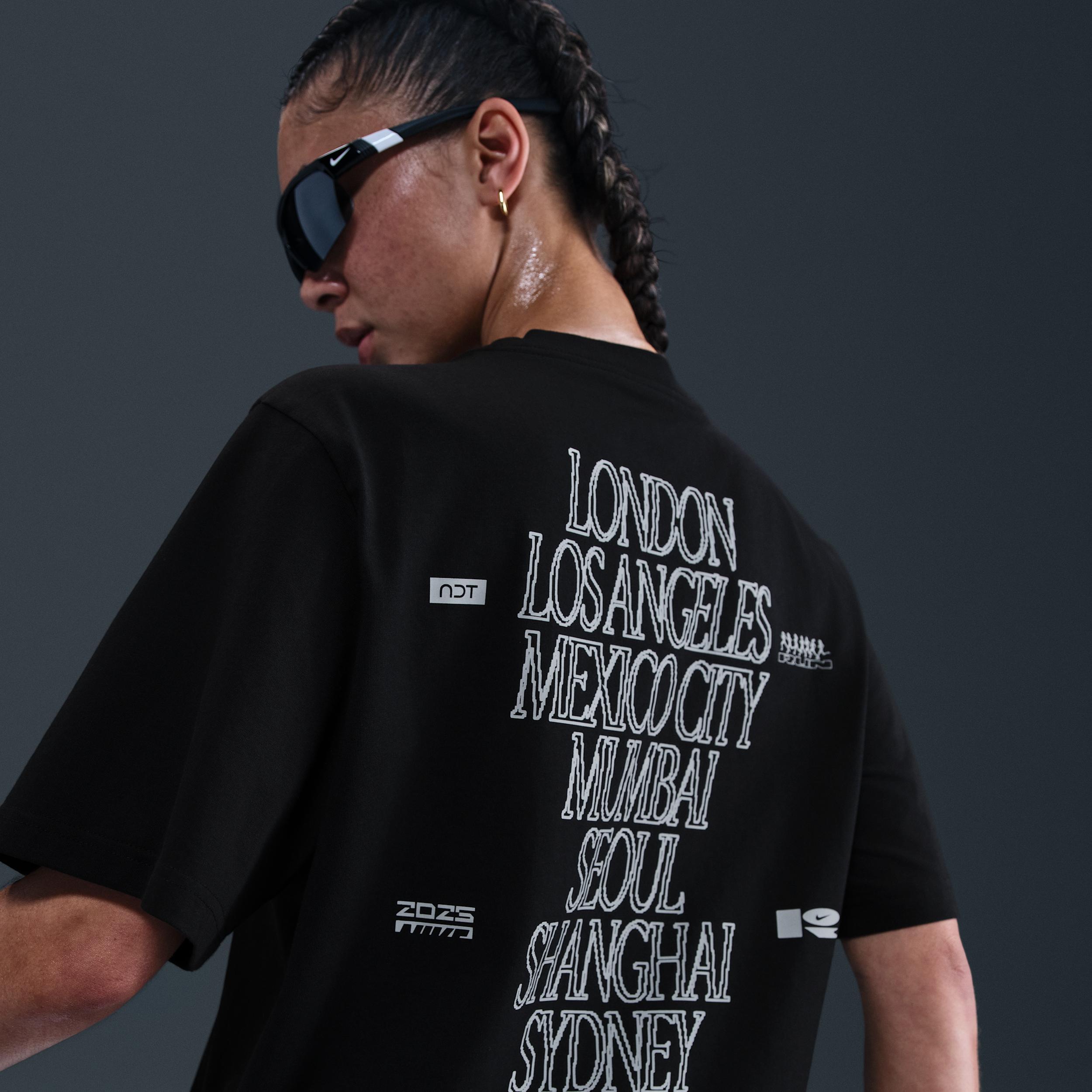 Nike After Dark Tour Women's Loose Short-Sleeve T-Shirt Product Image