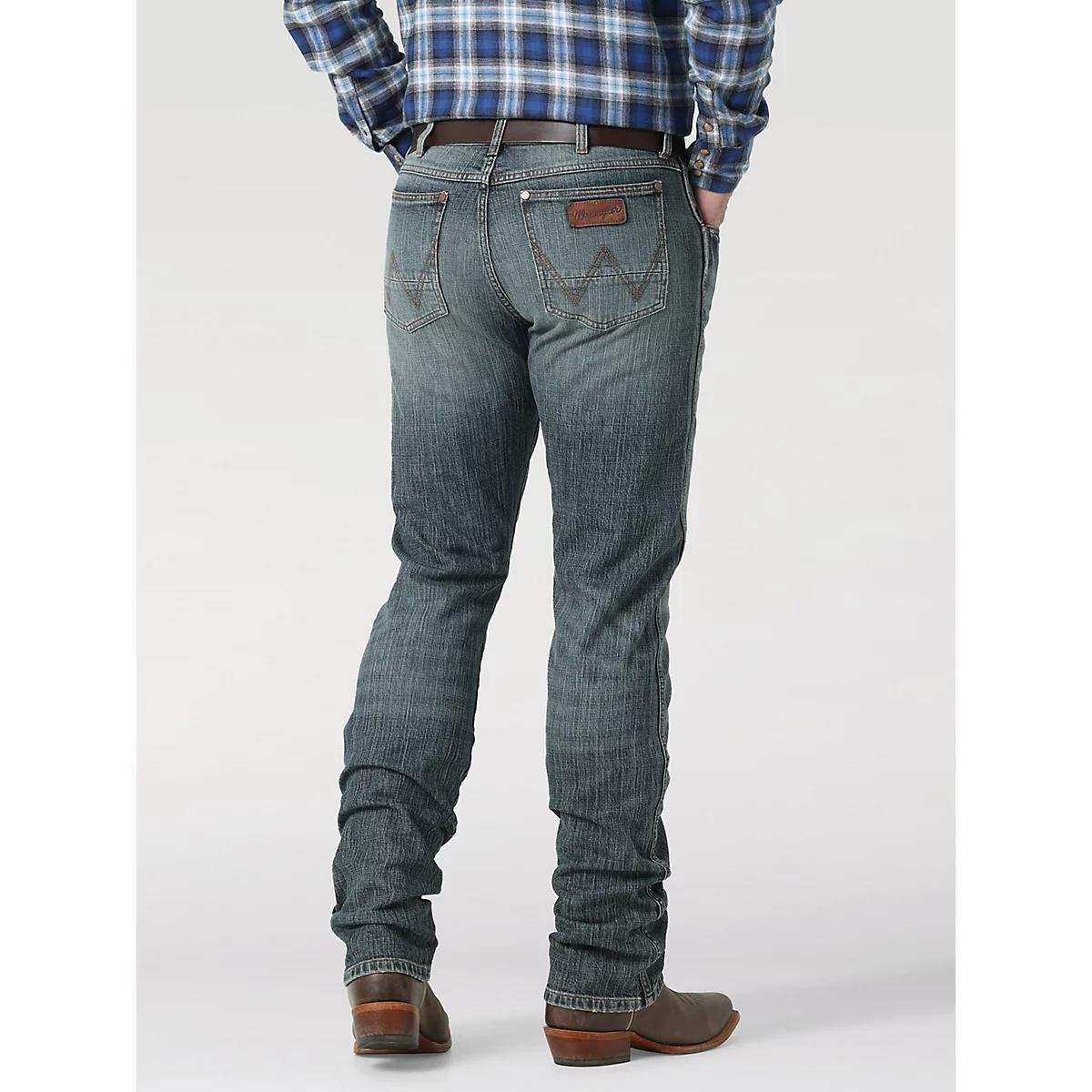 Men's Wrangler Retro® Slim Fit Straight Leg Jean in Dark Knight Stretch Product Image