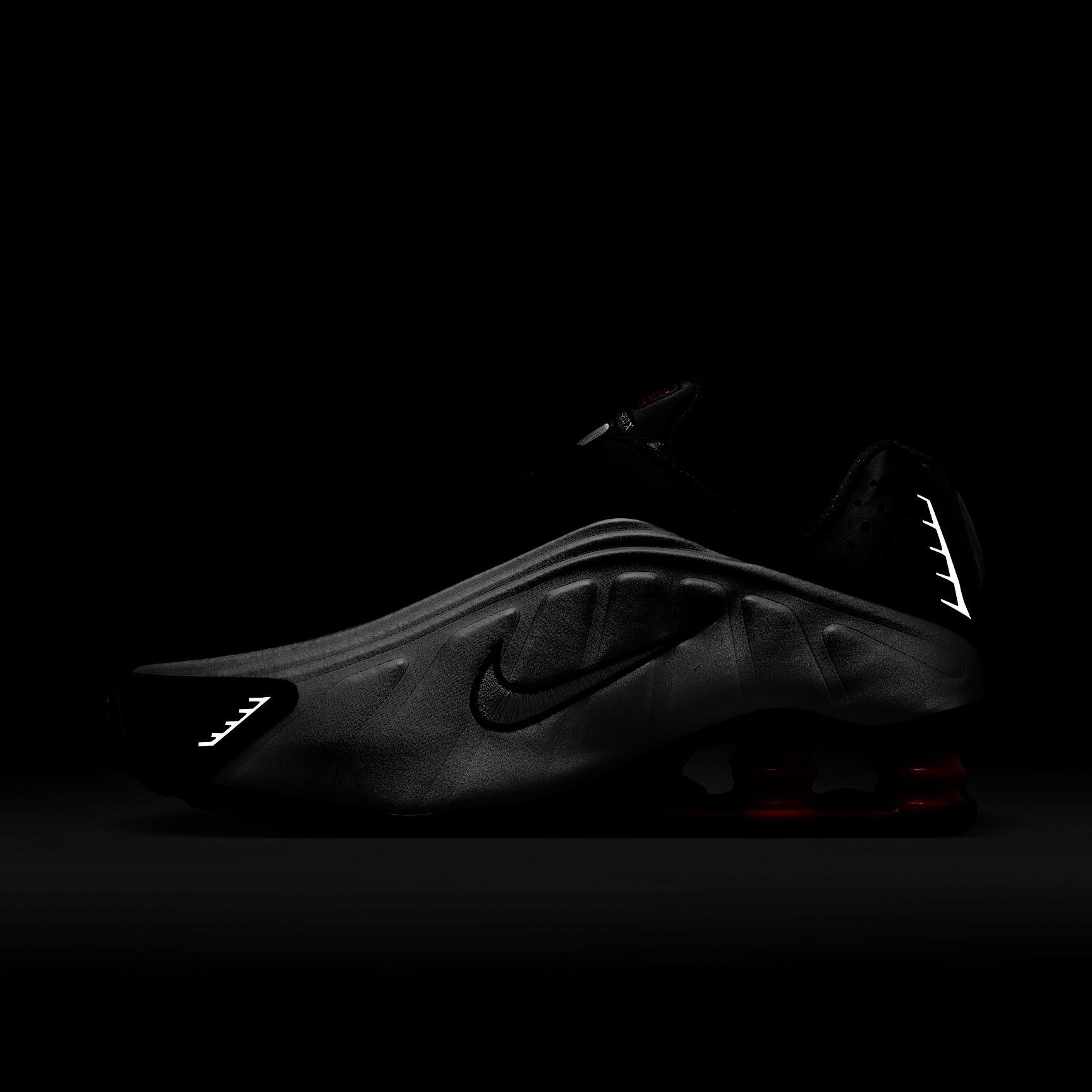 Nike Women's Shox R4 Shoes Product Image