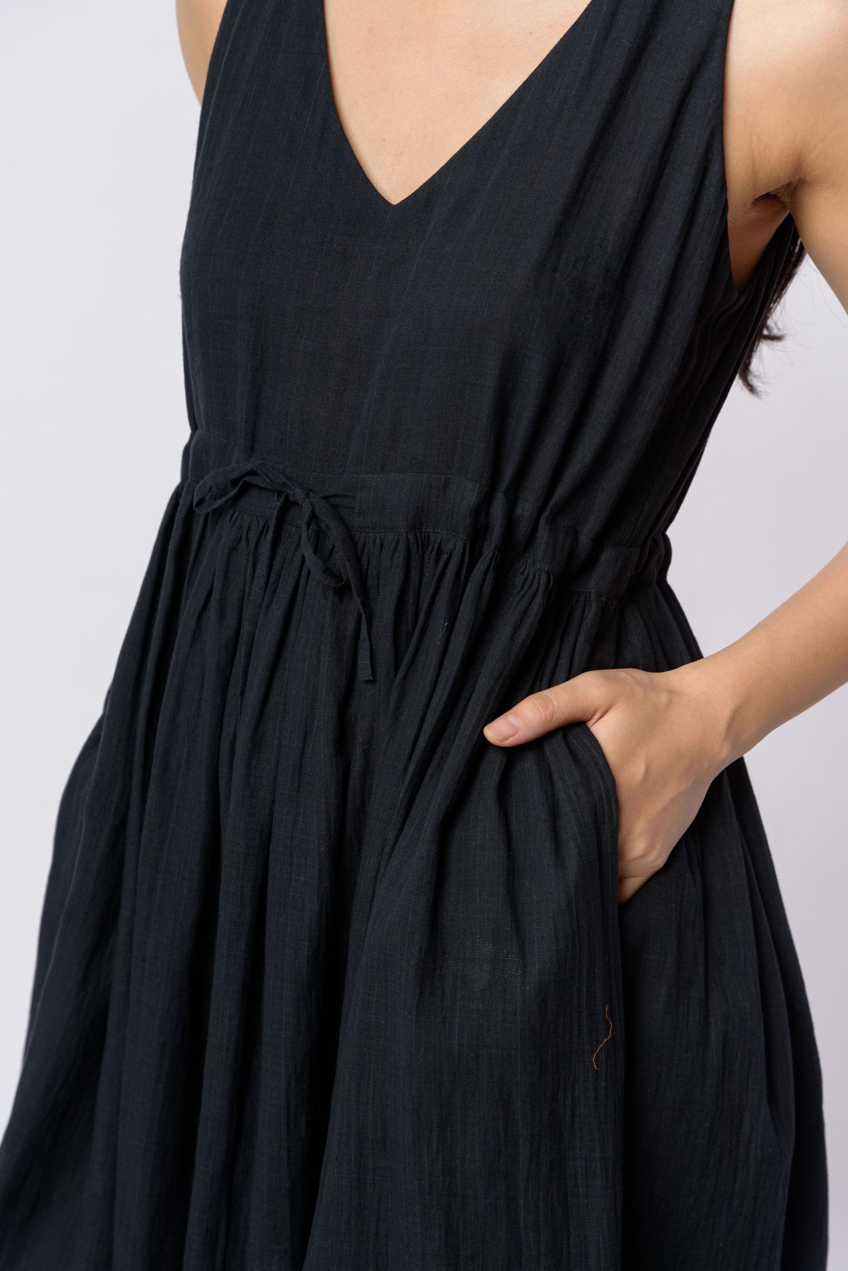 Black front tie-up dress Product Image