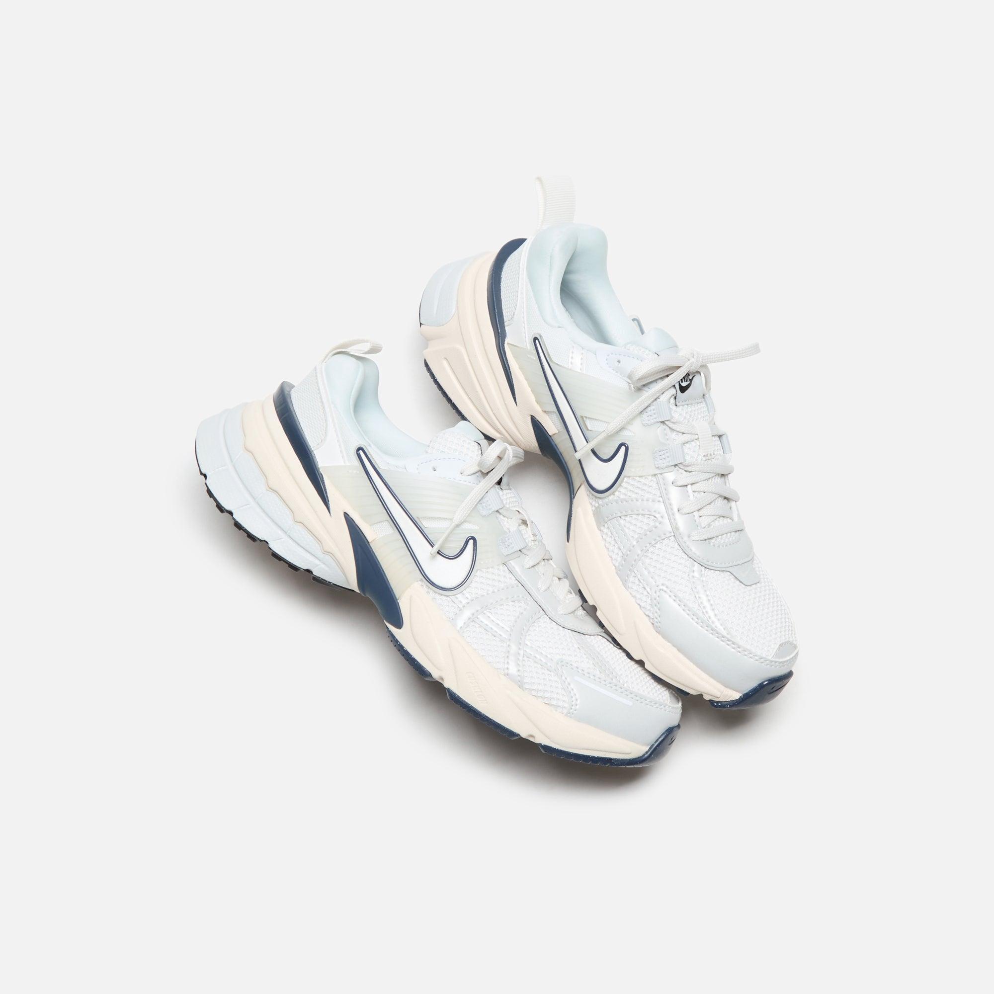 Nike WMNS V2K Run - Platinum Tint / Platinum Tint / Pure Platinum Female Product Image