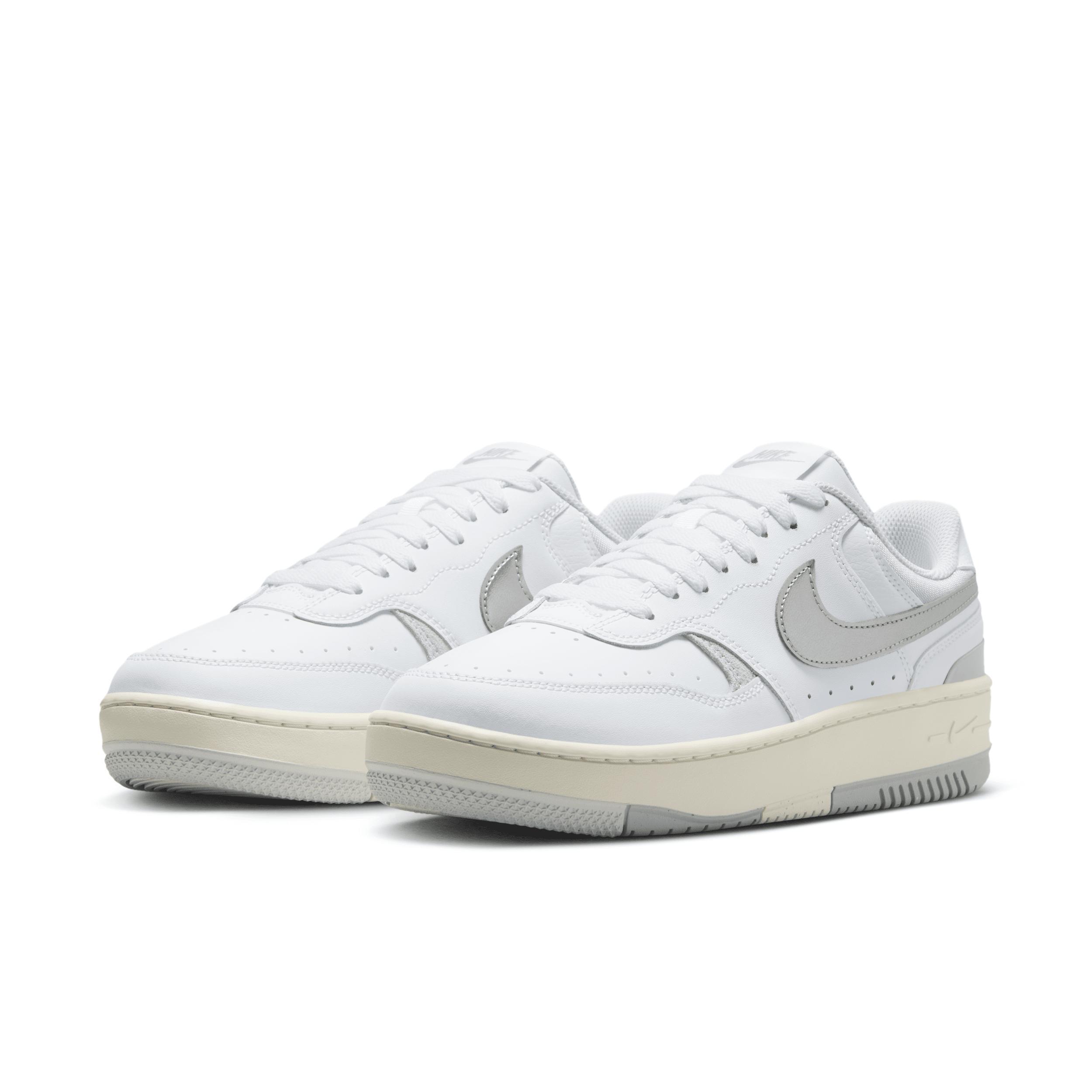 Nike Women's Gamma Force Shoes Product Image