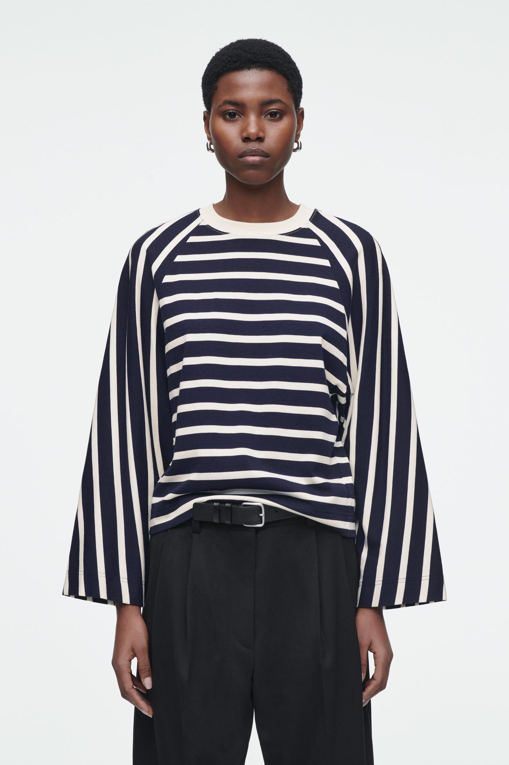 BOXY LONG-SLEEVED T-SHIRT Product Image