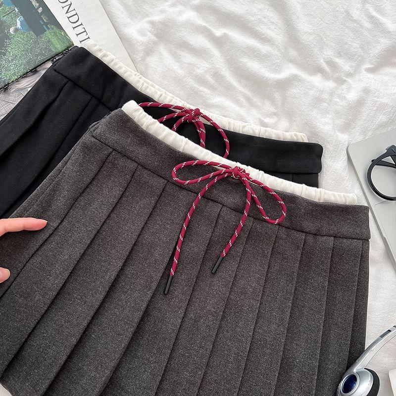 High Waist Contrast Trim Pleated Mini A-Line Skirt Product Image