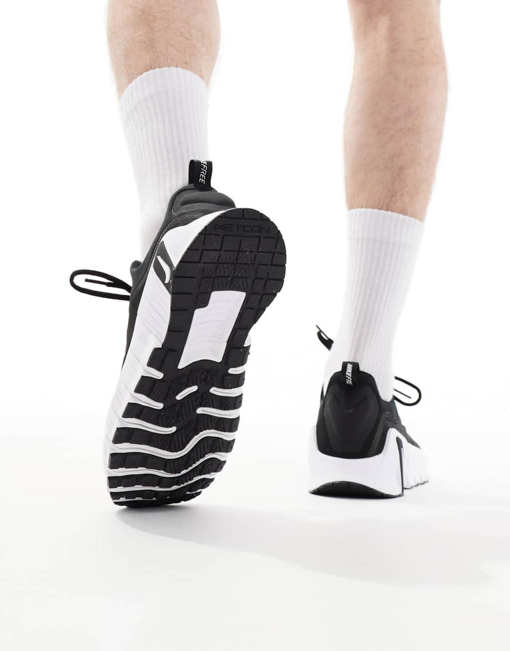 Nike Training Free Metcon 6 sneakers in black and white Product Image