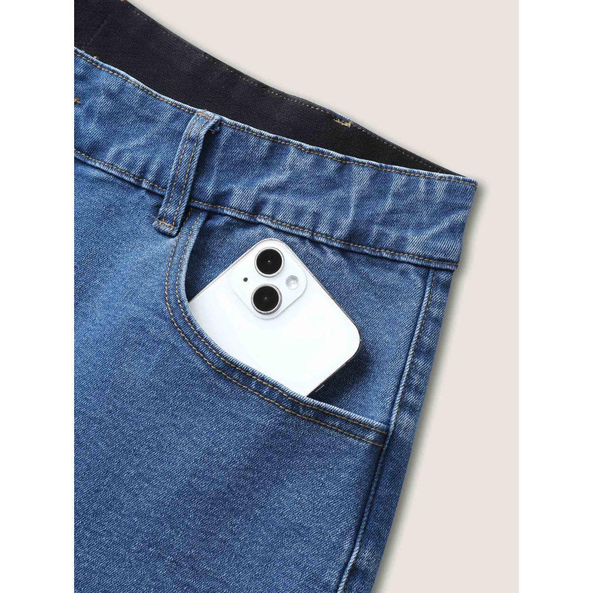 Plus Size Pull-On Stretchy Waist Denim Shorts Women Denimblue Medium stretch Everyday-Casual Slanted pocket Casual Denim Shorts BloomChic 26/4X Product Image