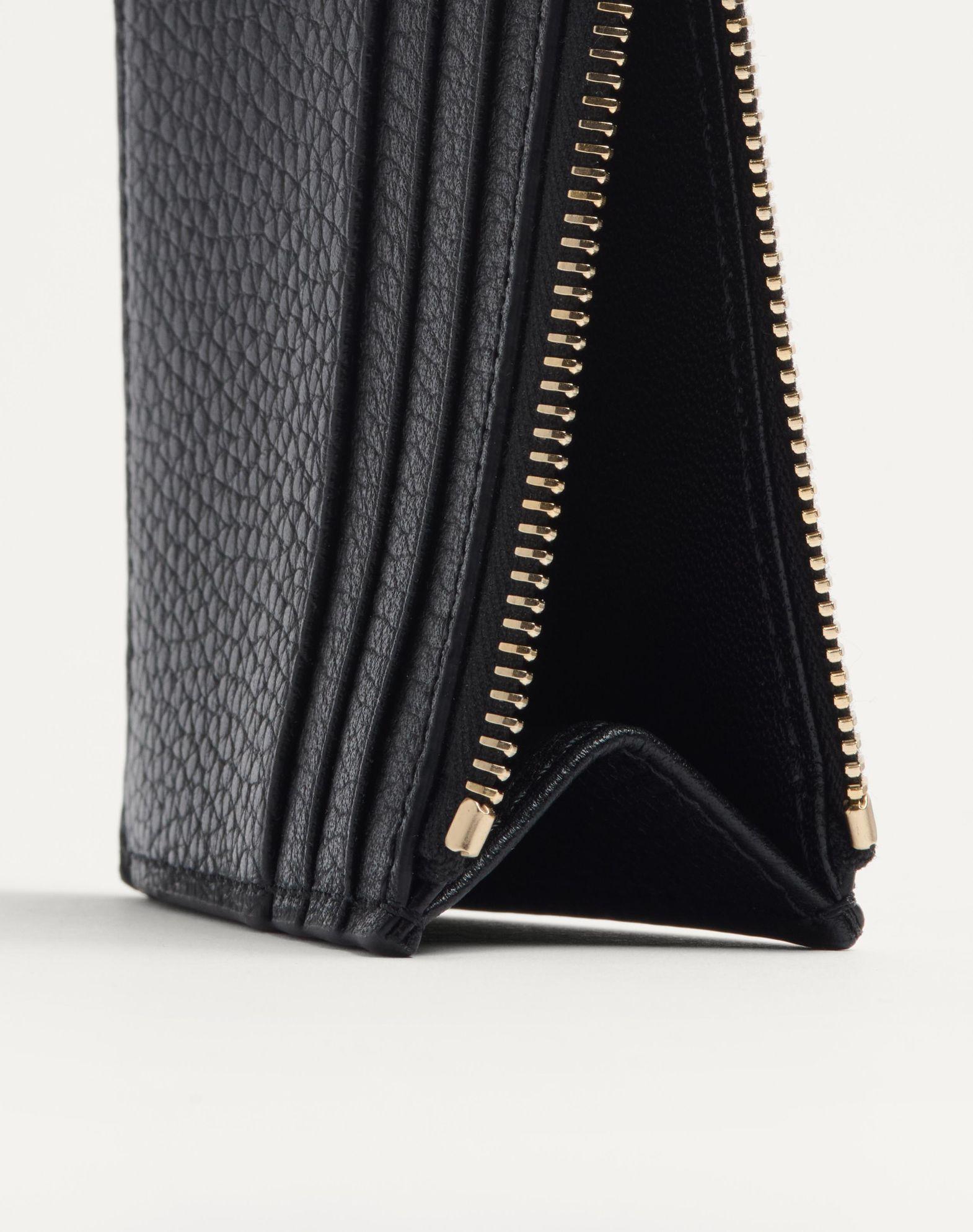 Rockstud Grainy Calfskin Cardholder With Zipper Product Image