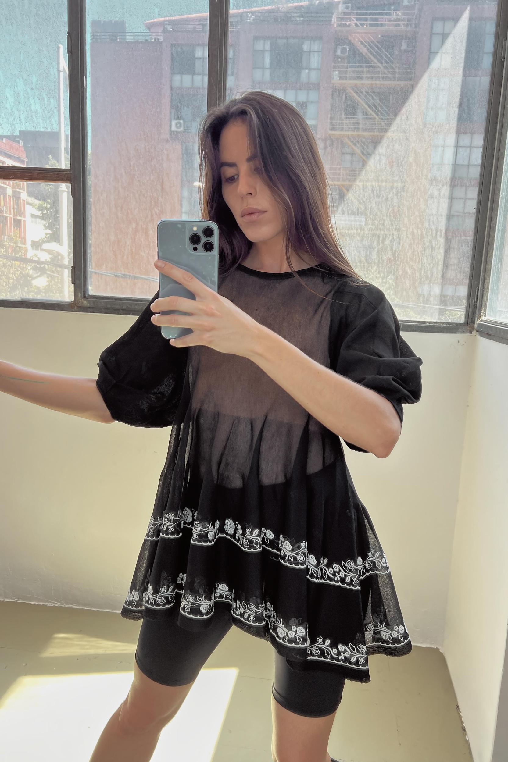 EMBROIDERED FINE KNIT LONG BLOUSE Product Image