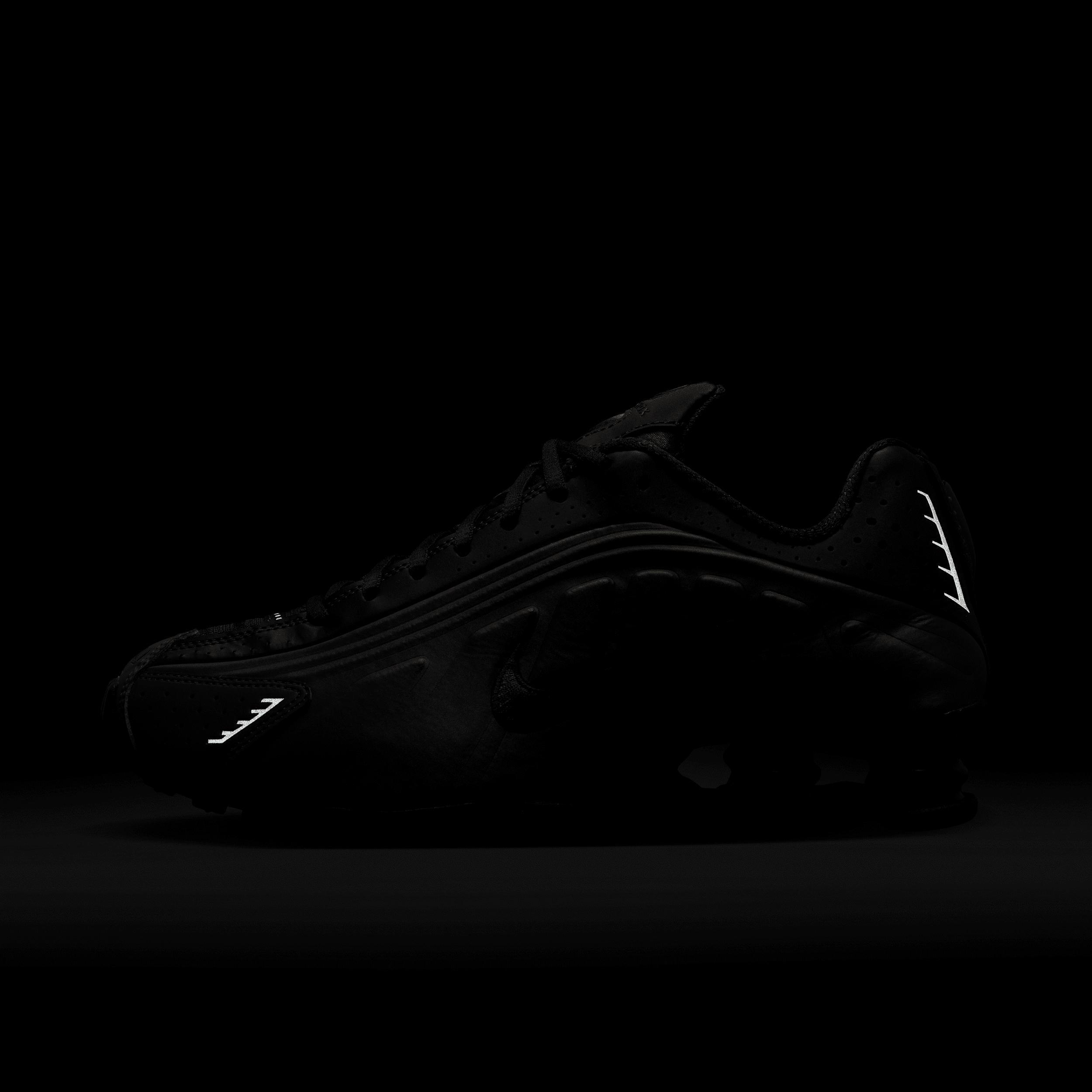 Nike Women's Shox R4 Shoes Product Image