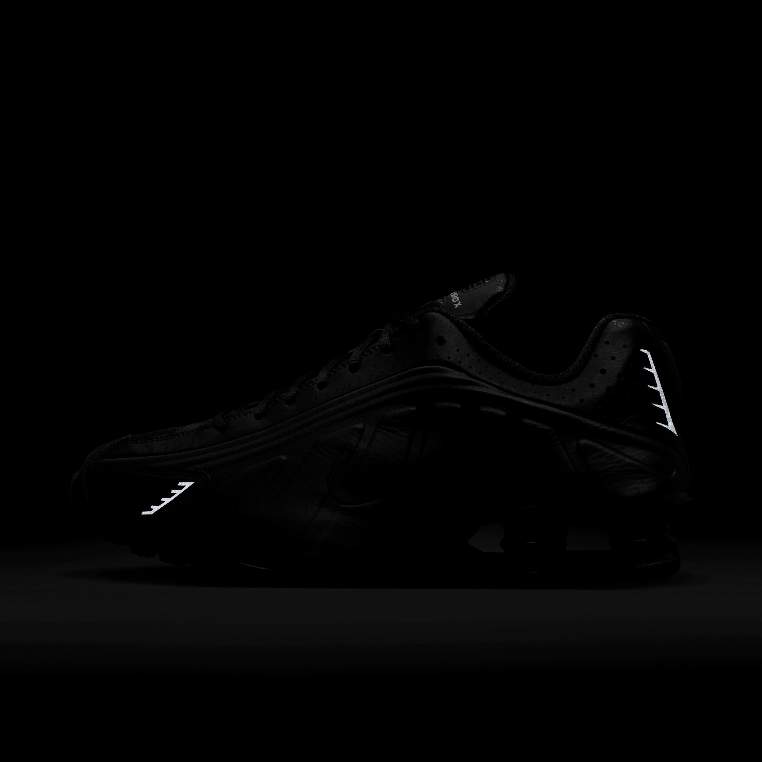 Nike Men's Shox R4 Shoes Product Image