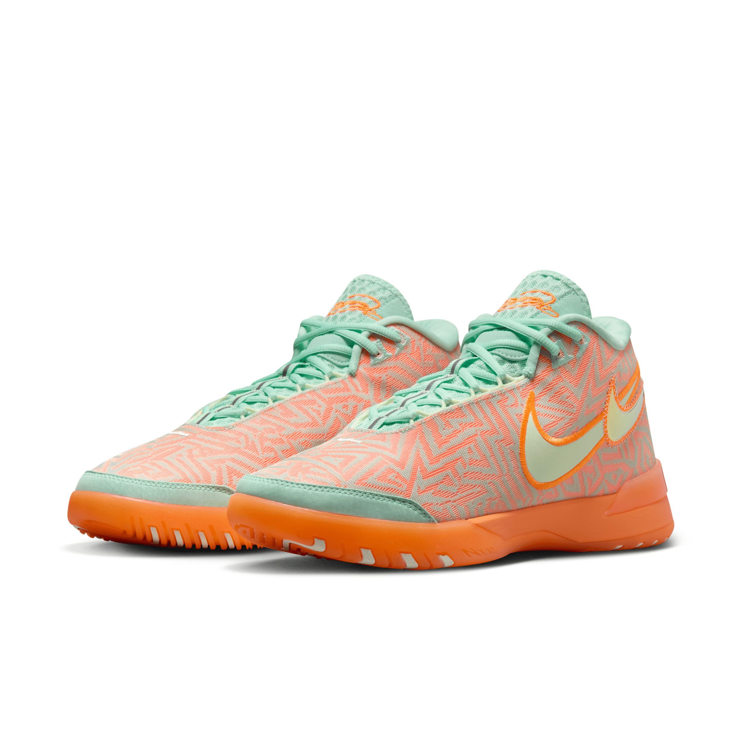 Nike Men's LeBron NXXT Genisus Basketball Shoes Product Image
