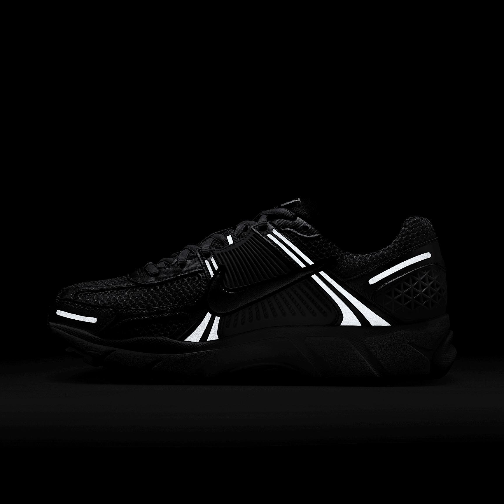 Nike Women's Zoom Vomero 5 Shoes Product Image
