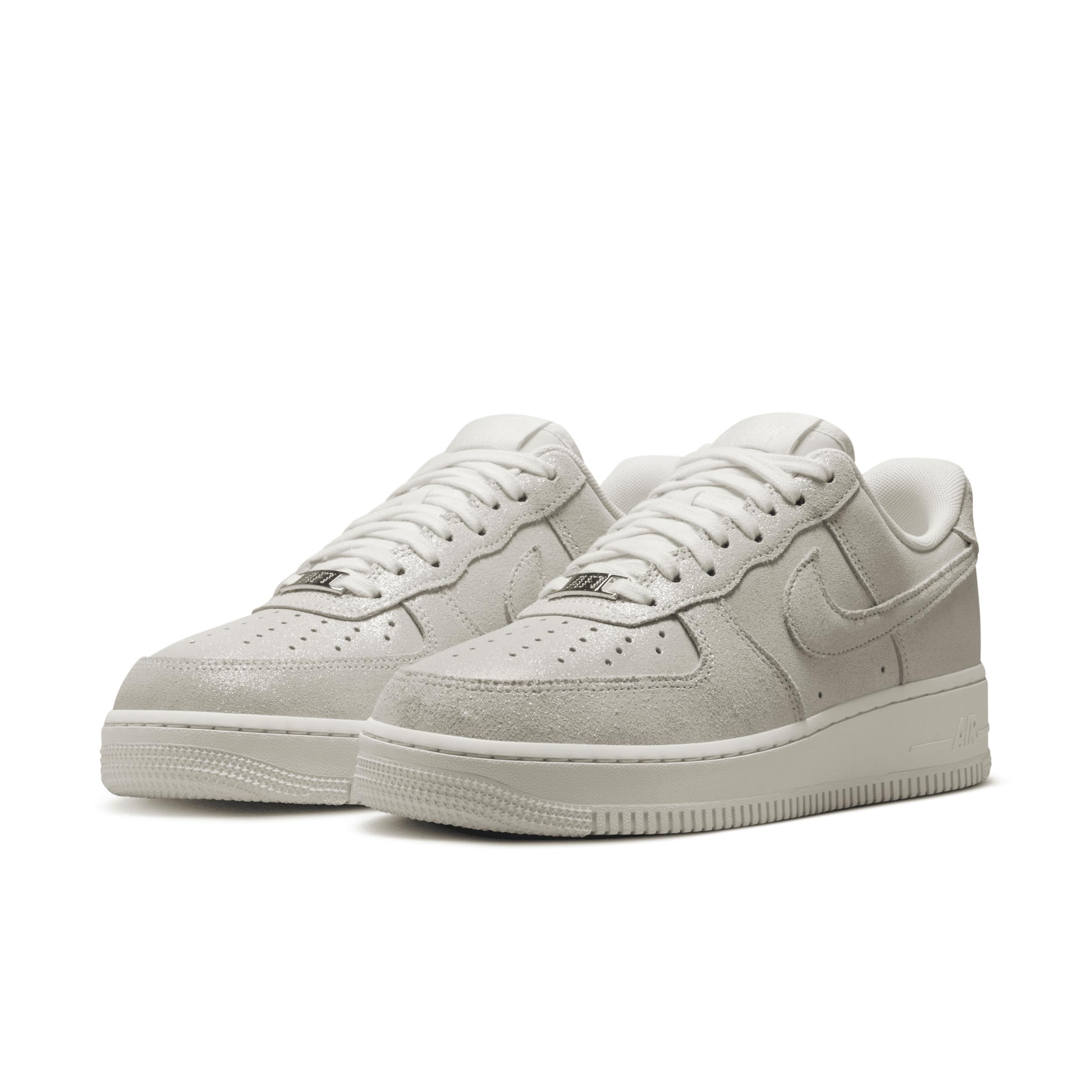 Nike Women's Air Force 1 '07 SE Shoes Product Image